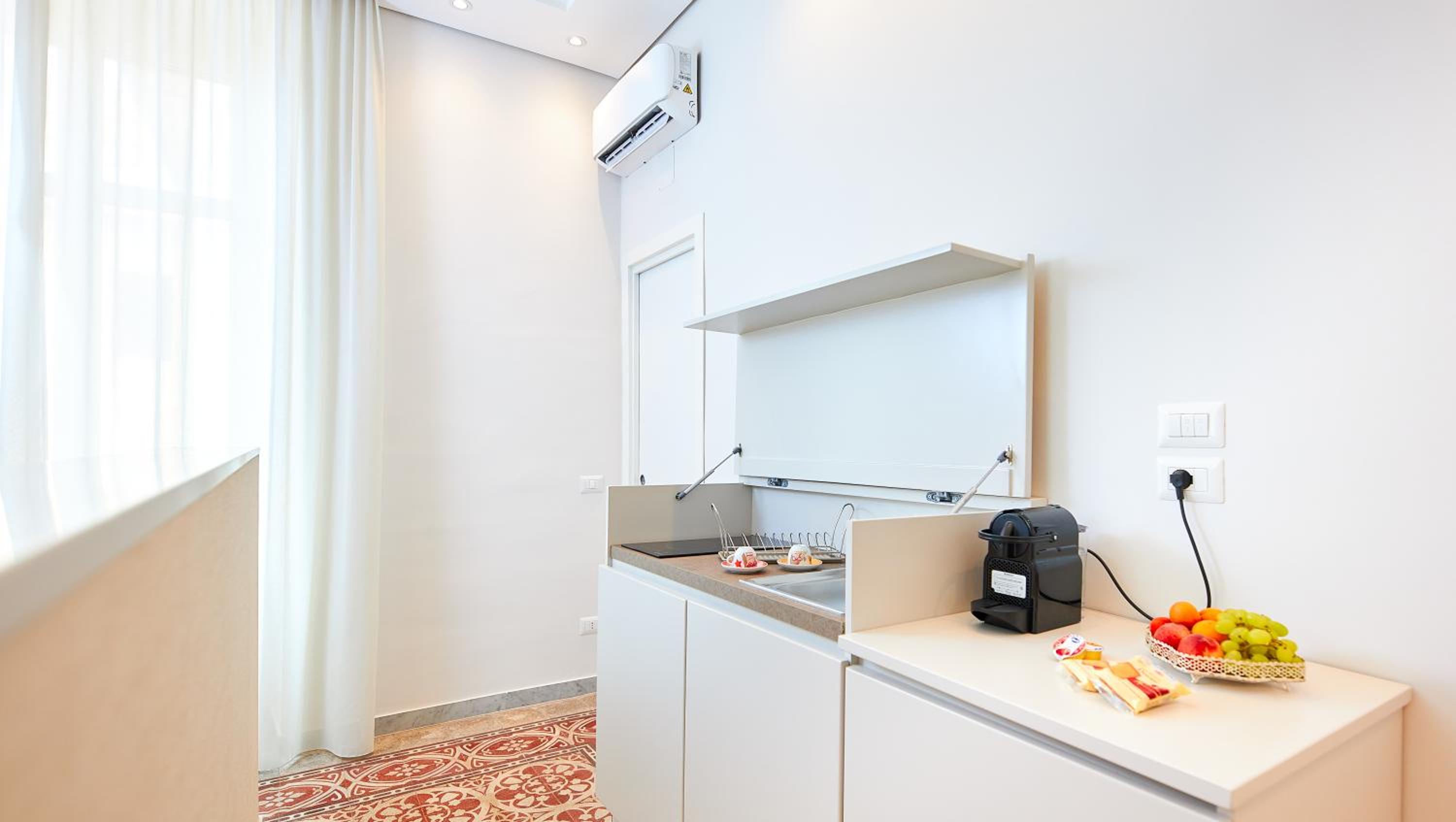 King Room with Sea View - Photo 12