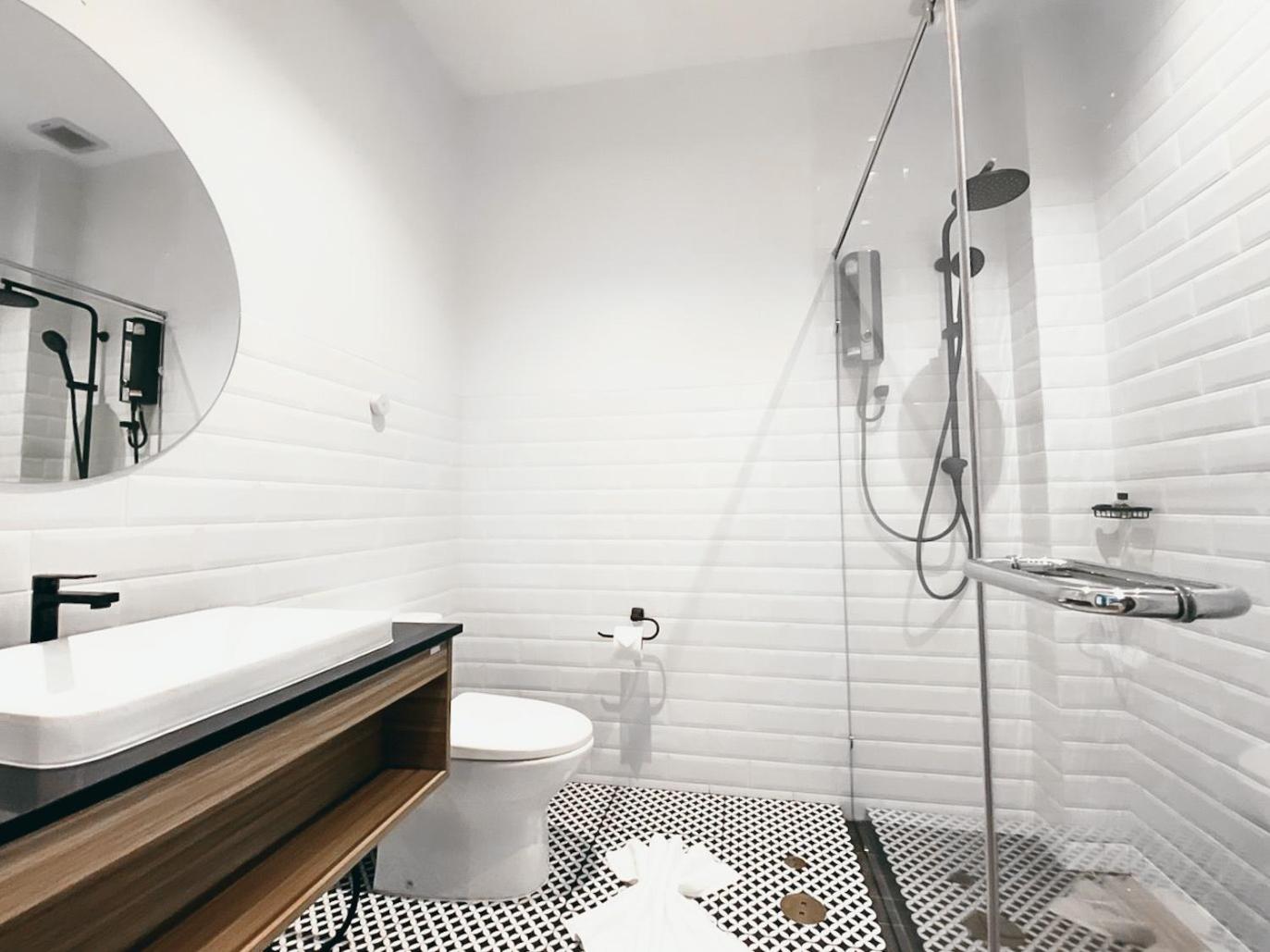 Deluxe King Room - Photo 12