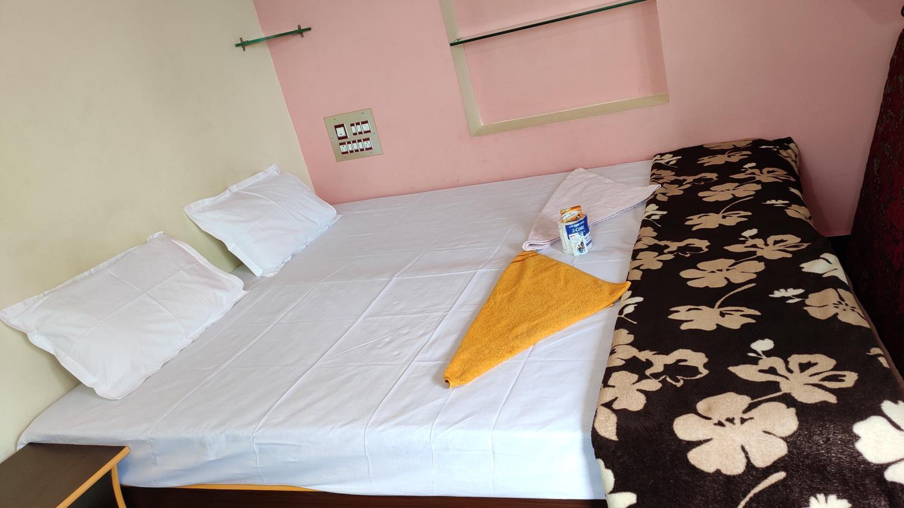 Deluxe Double Room with Balcony - Photo 22
