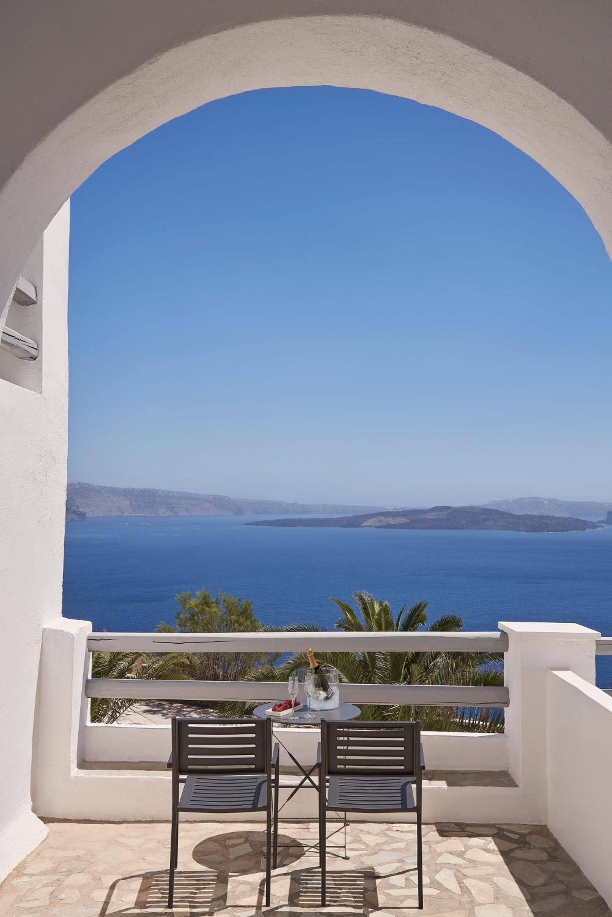 Superior Room with Caldera View (Accessible Room) - Photo 5
