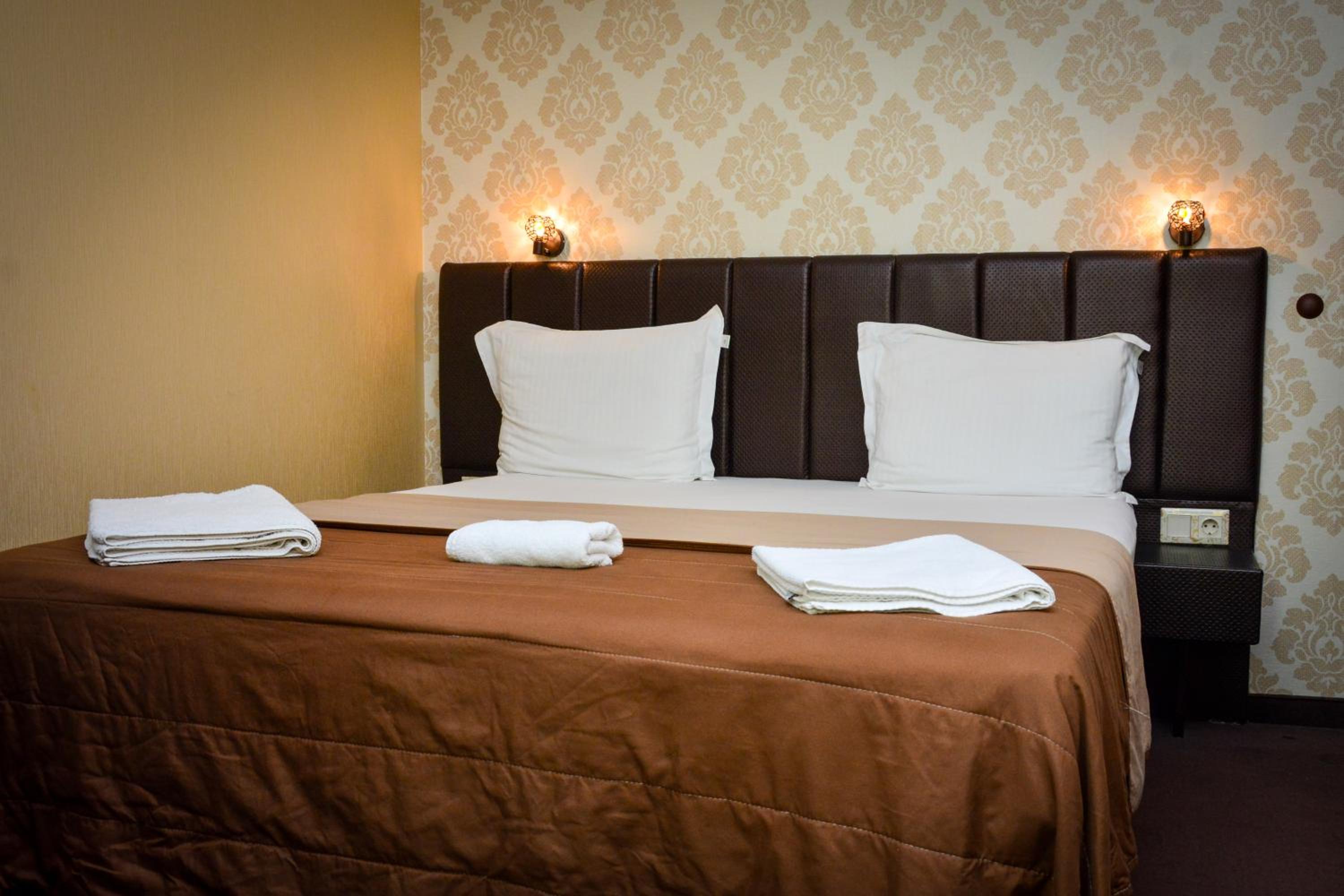 Double Room with Balcony - Photo 5