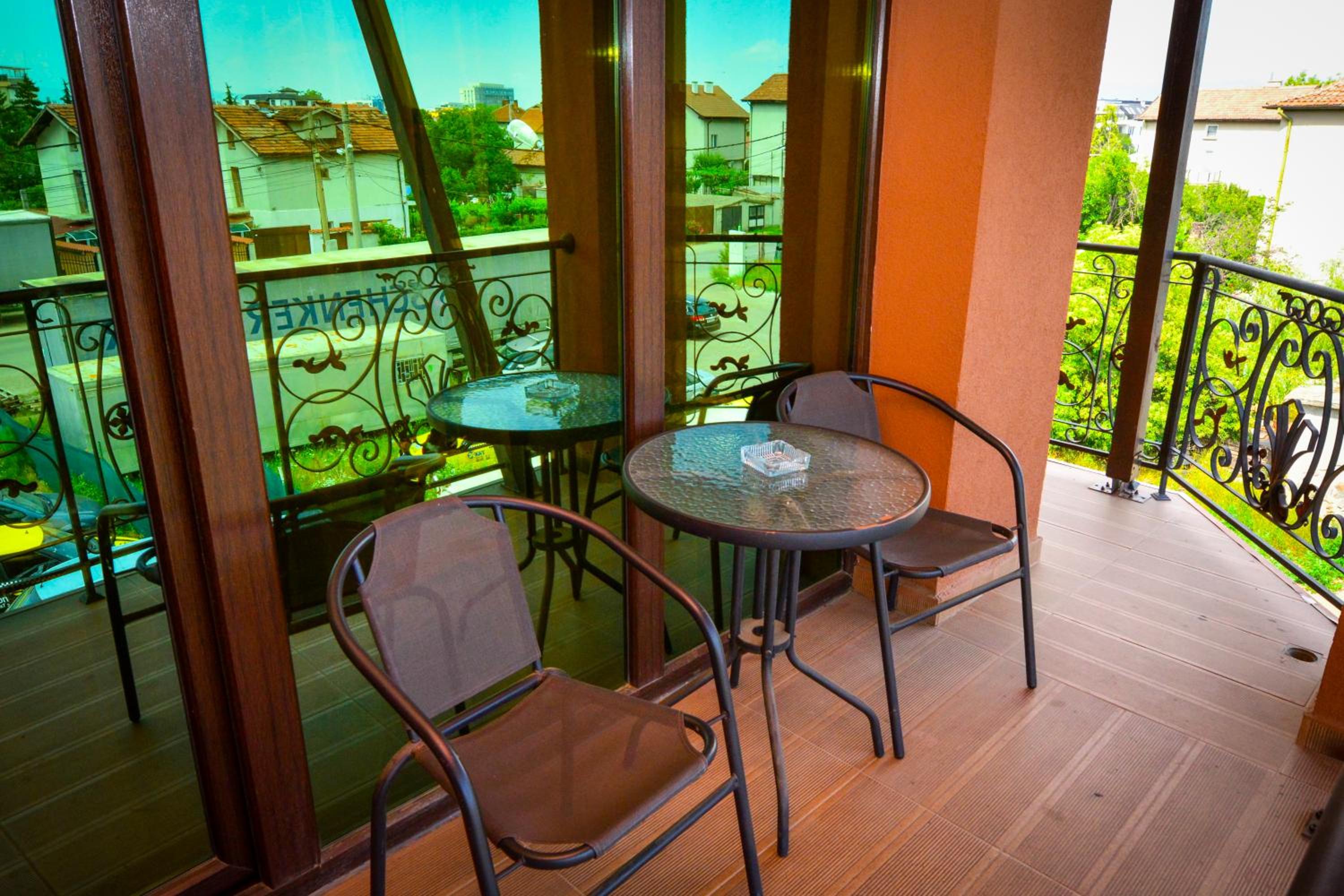 Double Room with Balcony - Photo 15