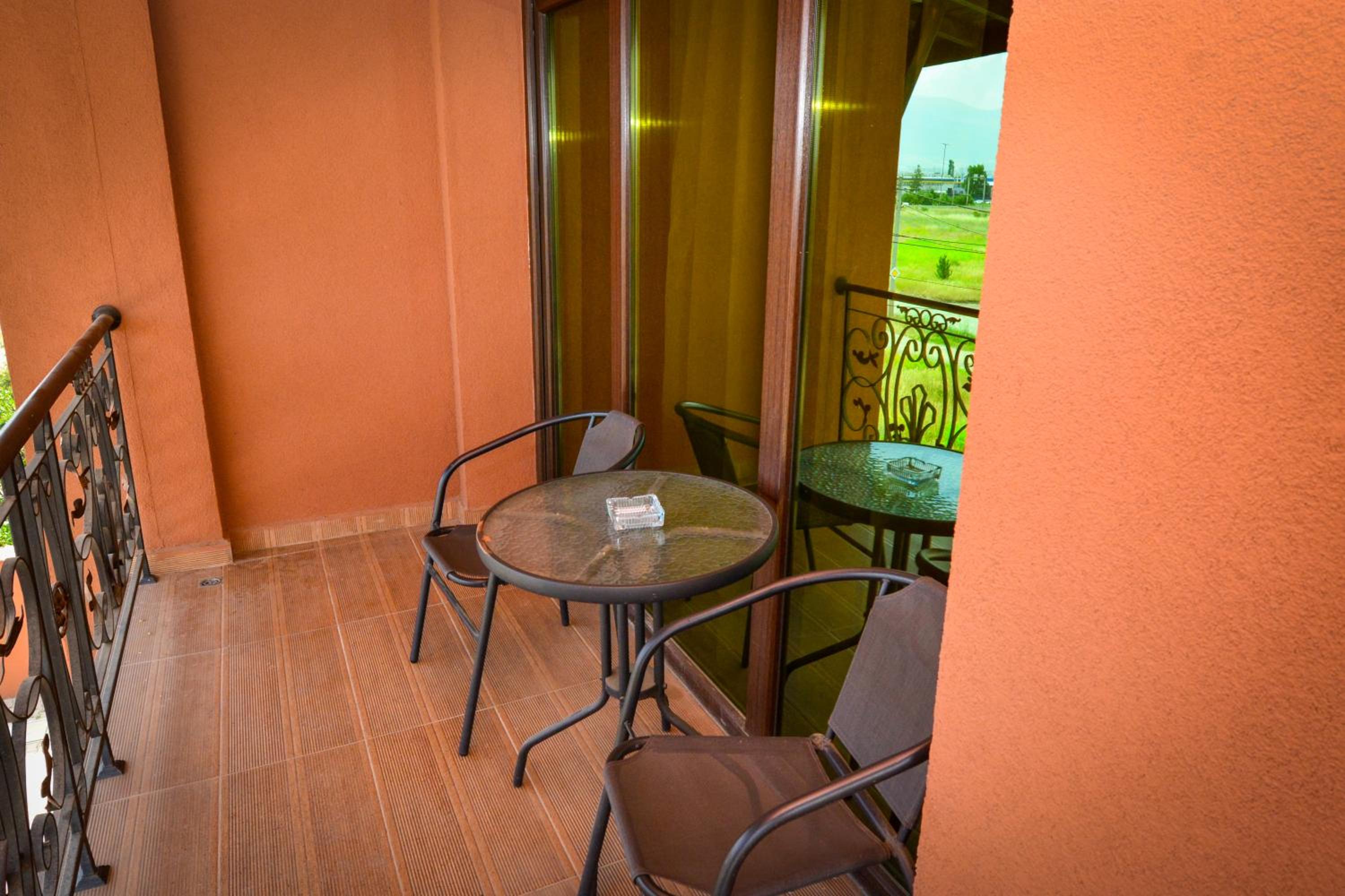 Double Room with Balcony - Photo 14