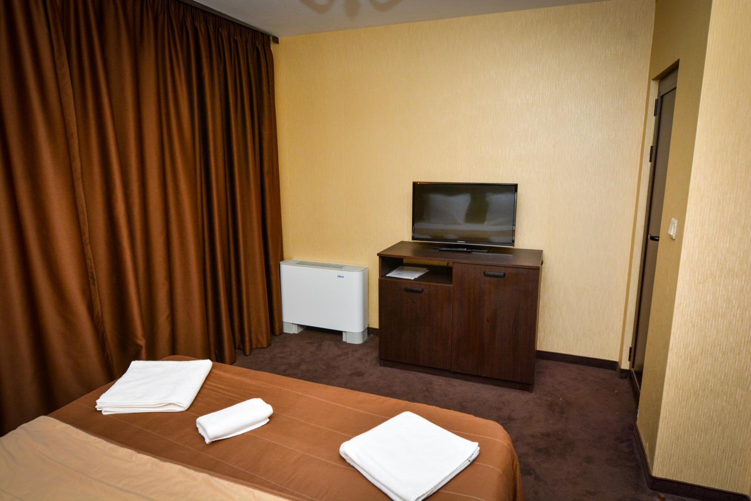 Double Room with Balcony - Photo 19