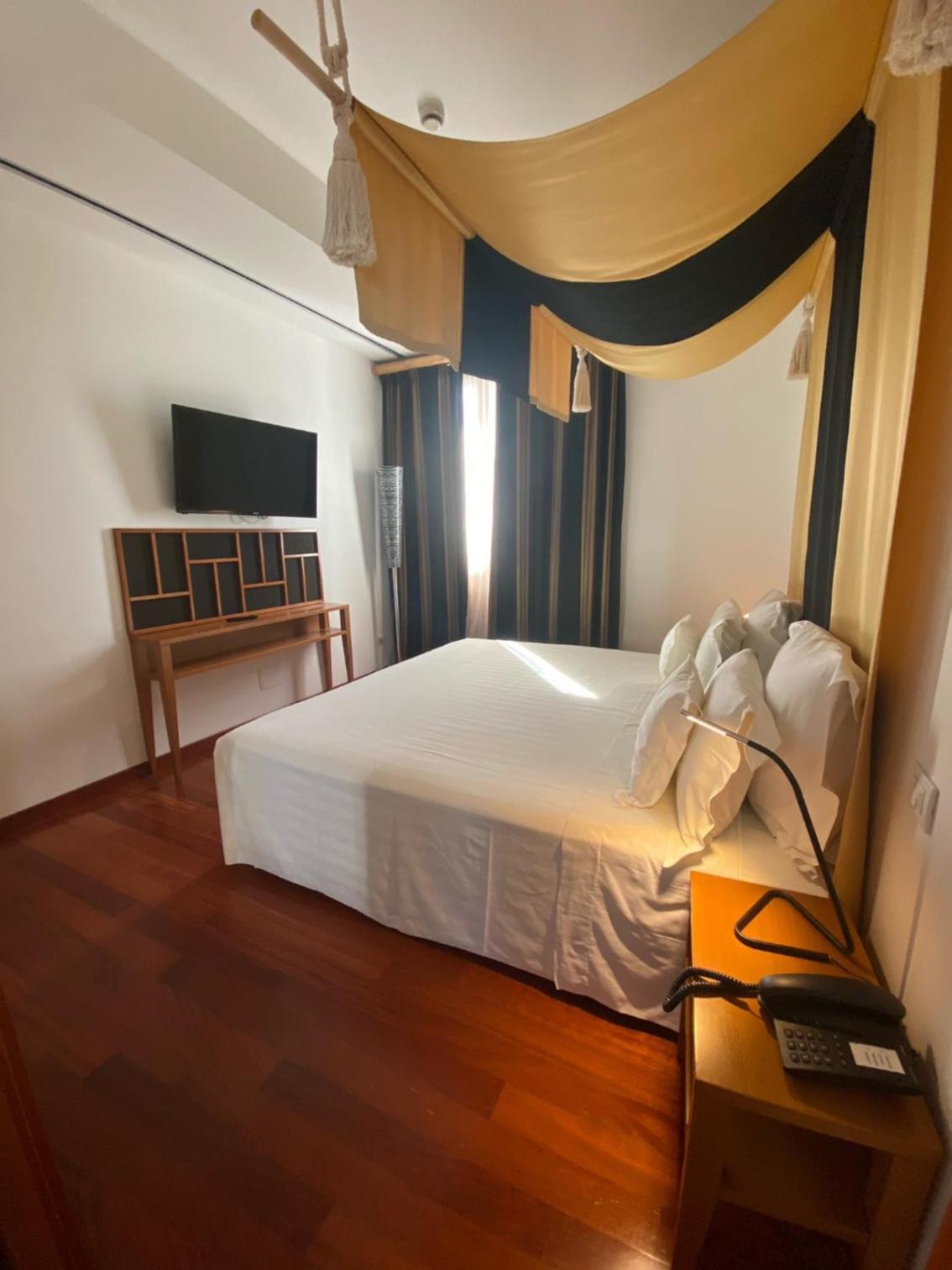 Suite with Terrace - Photo 5