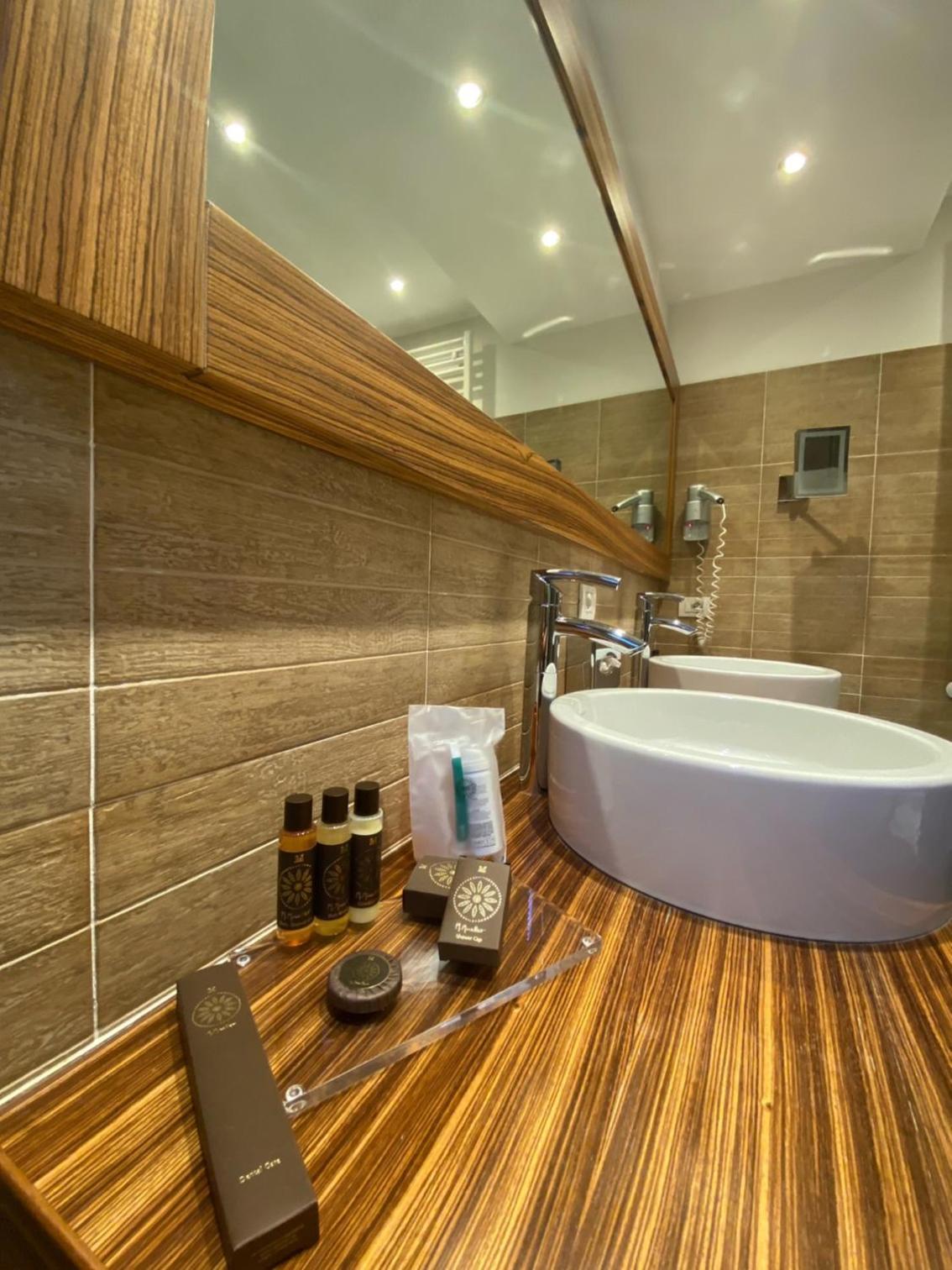 Suite with Terrace - Photo 2