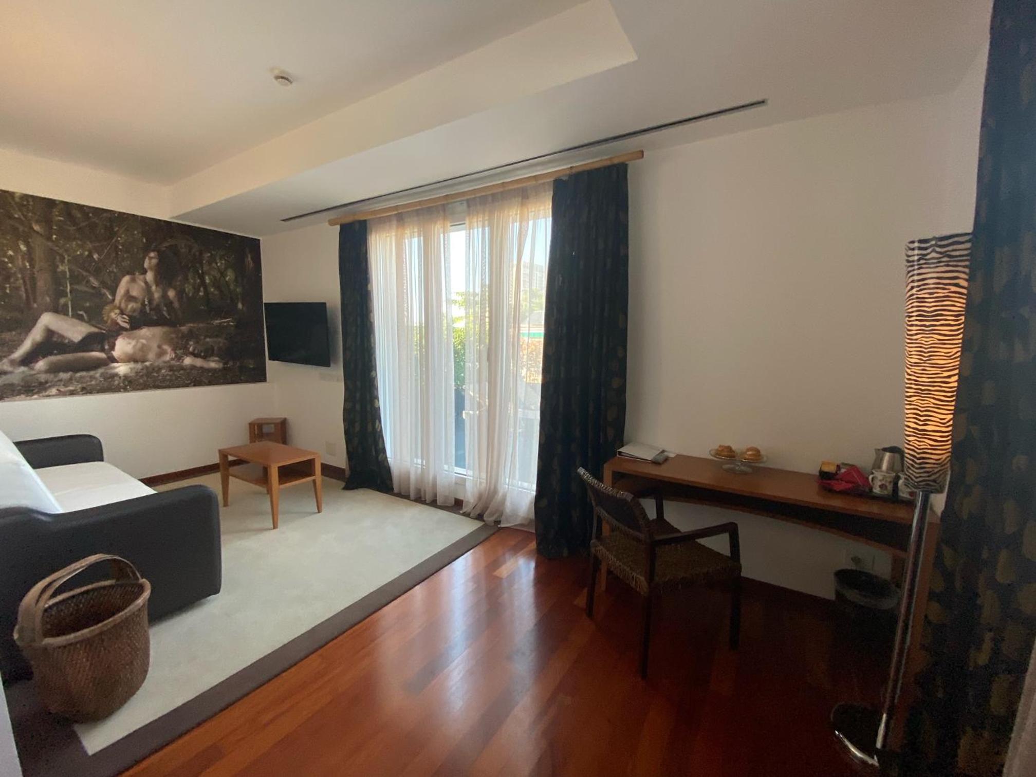 Suite with Terrace - Photo 9