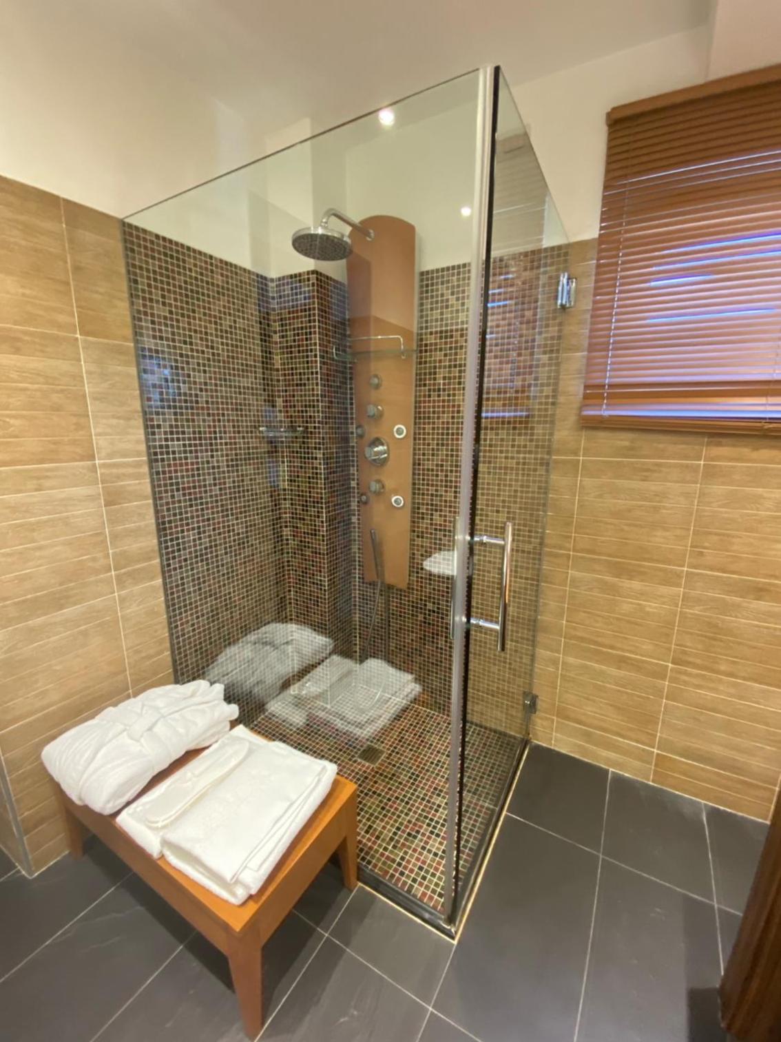 Suite with Terrace - Photo 19
