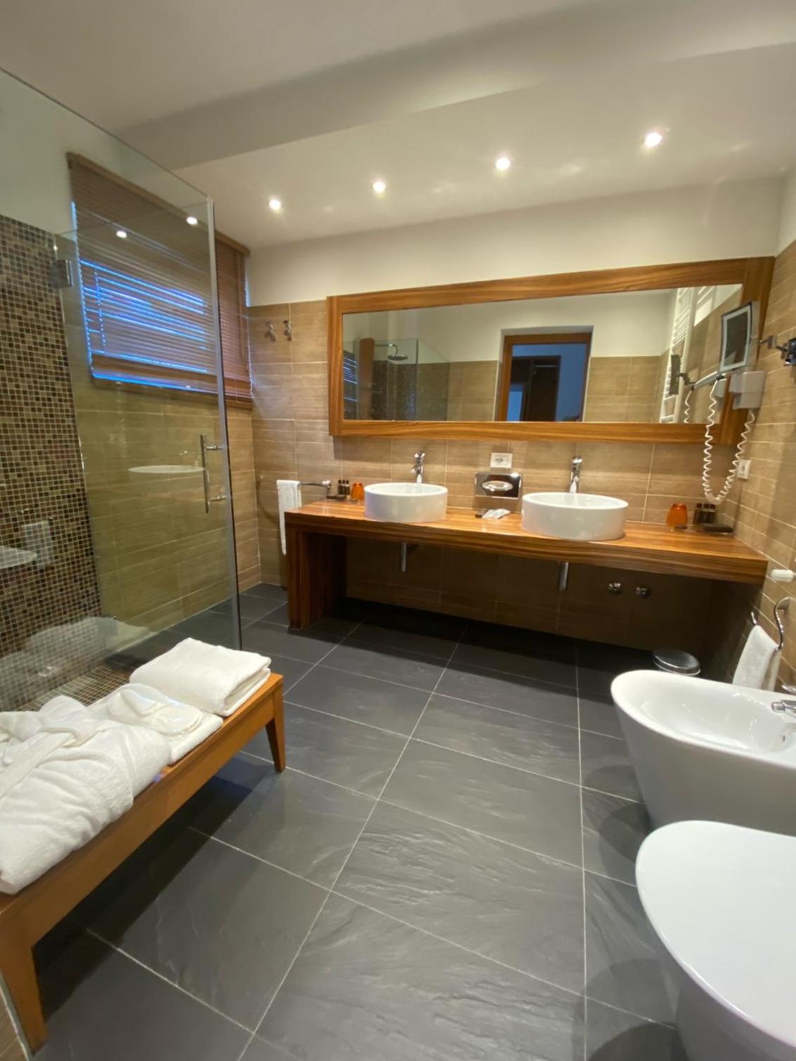 Suite with Terrace - Photo 16