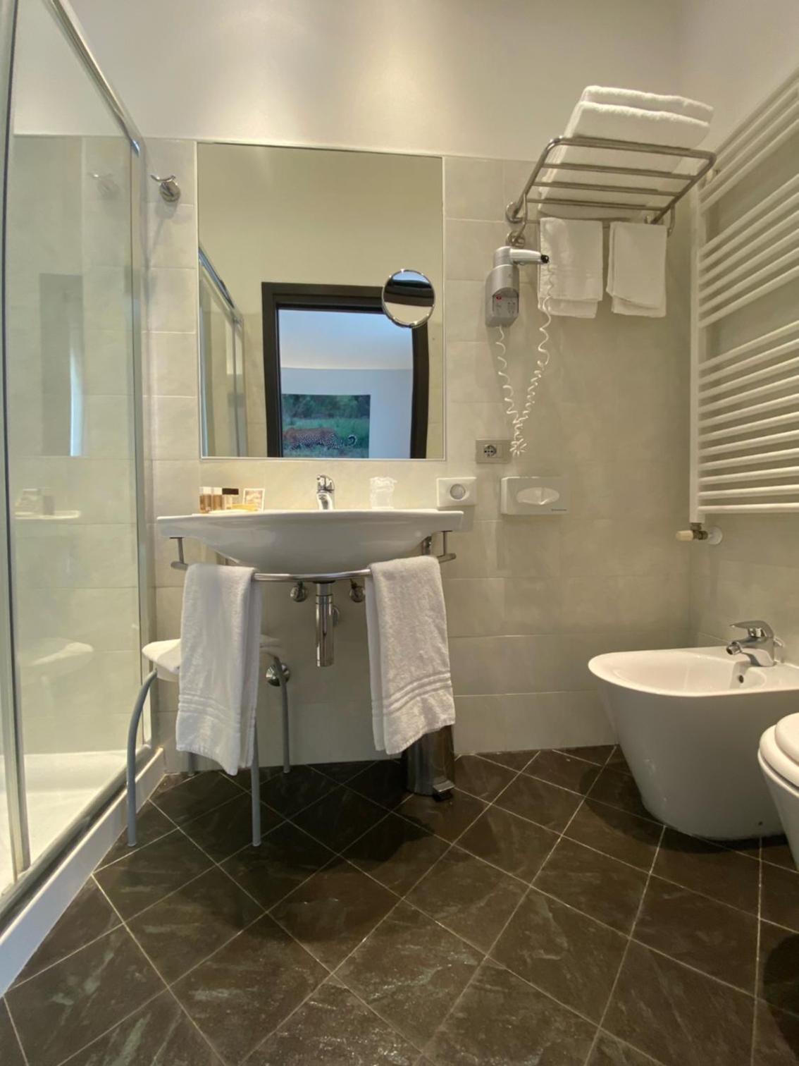 Double Room - Photo 14