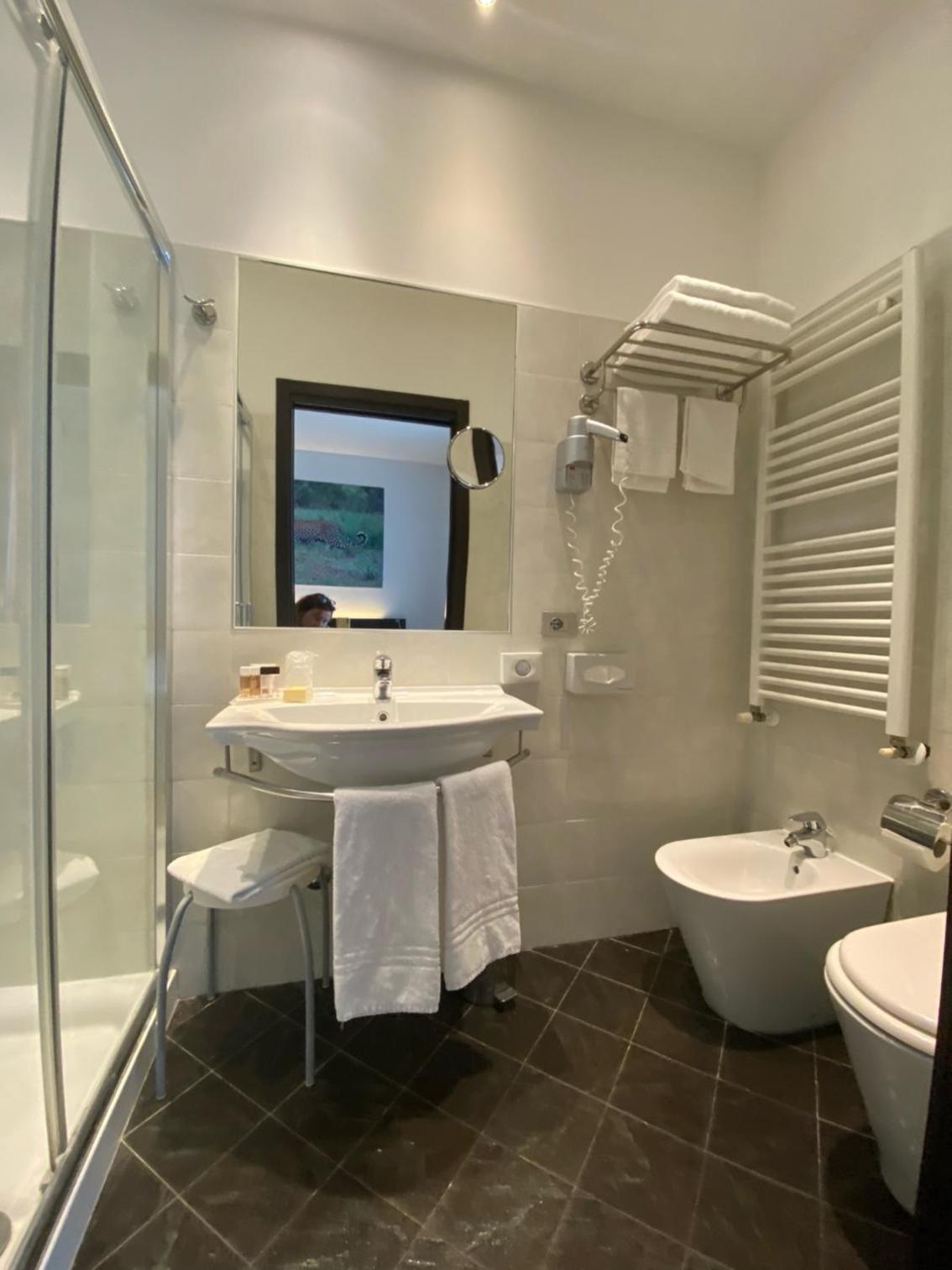 Double Room - Photo 12