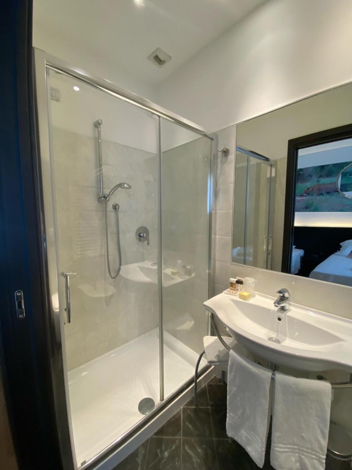 Double Room - Photo 5