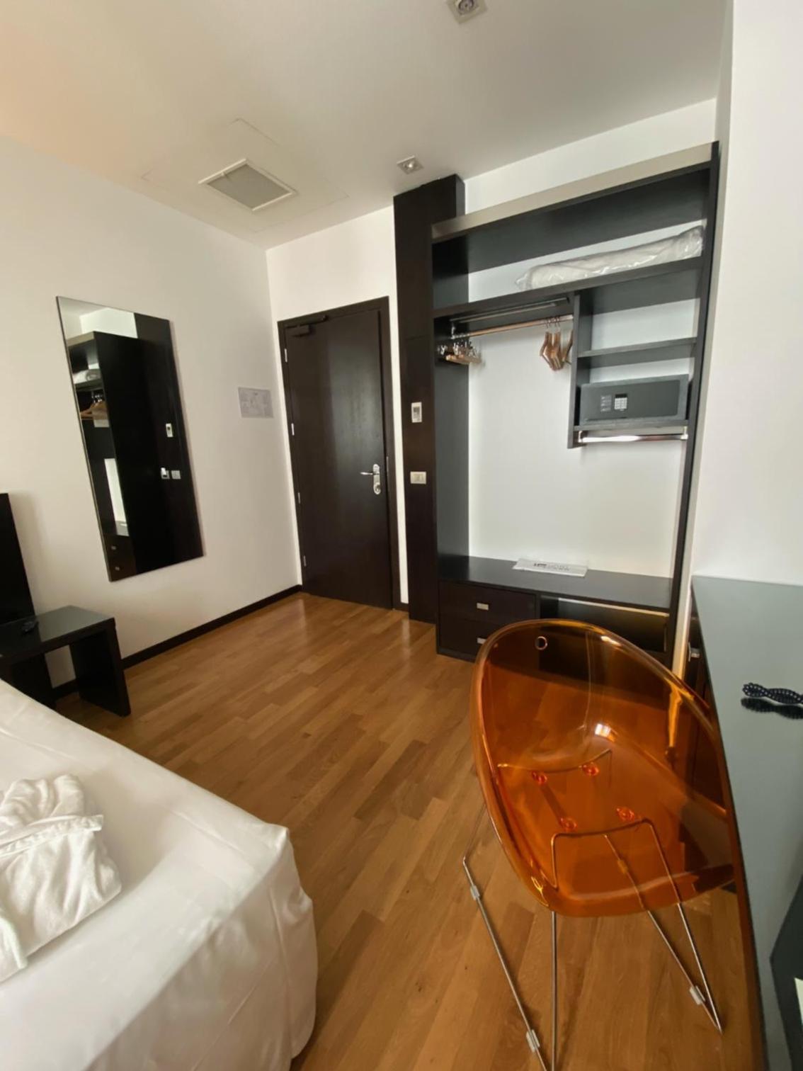 Double Room - Photo 10