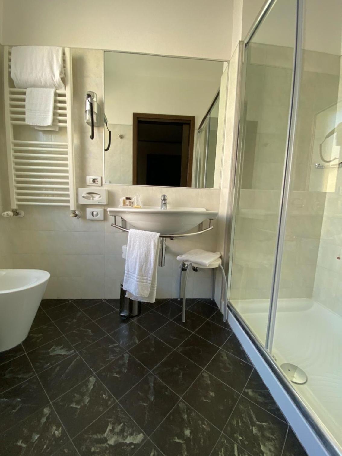 Double Room - Photo 7