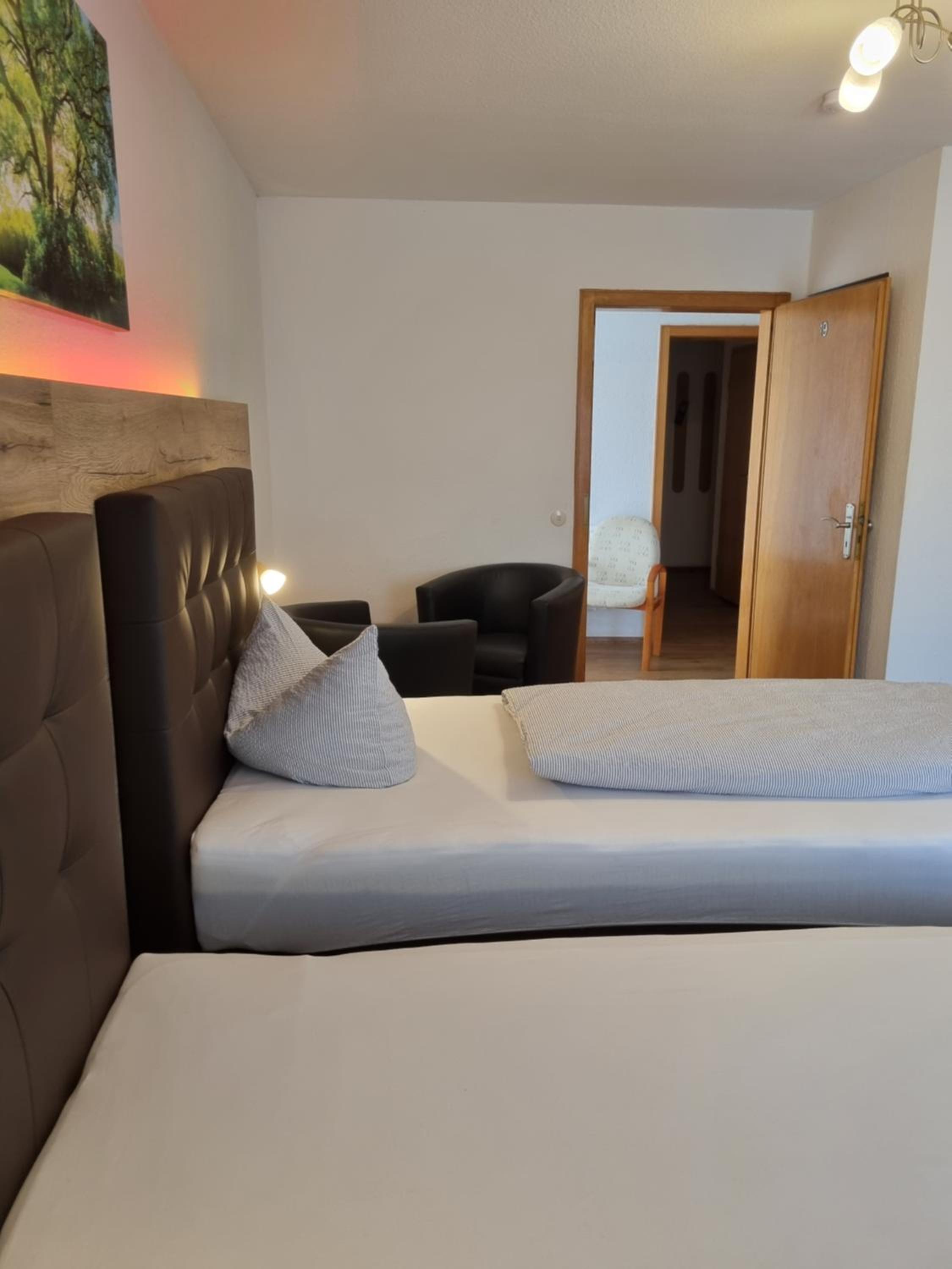 Business Double Room with Balcony - Photo 2