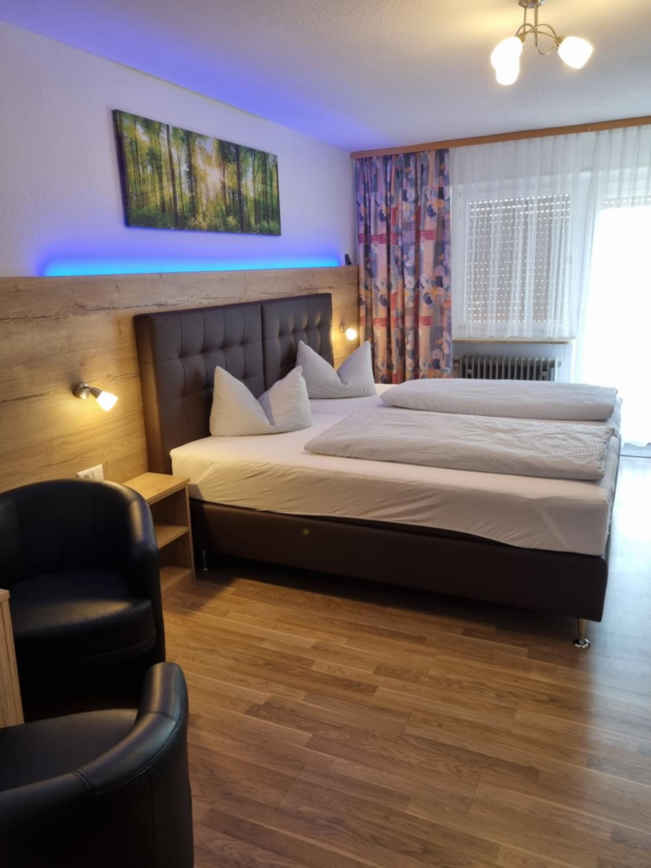 Business Double Room with Balcony - Photo 12