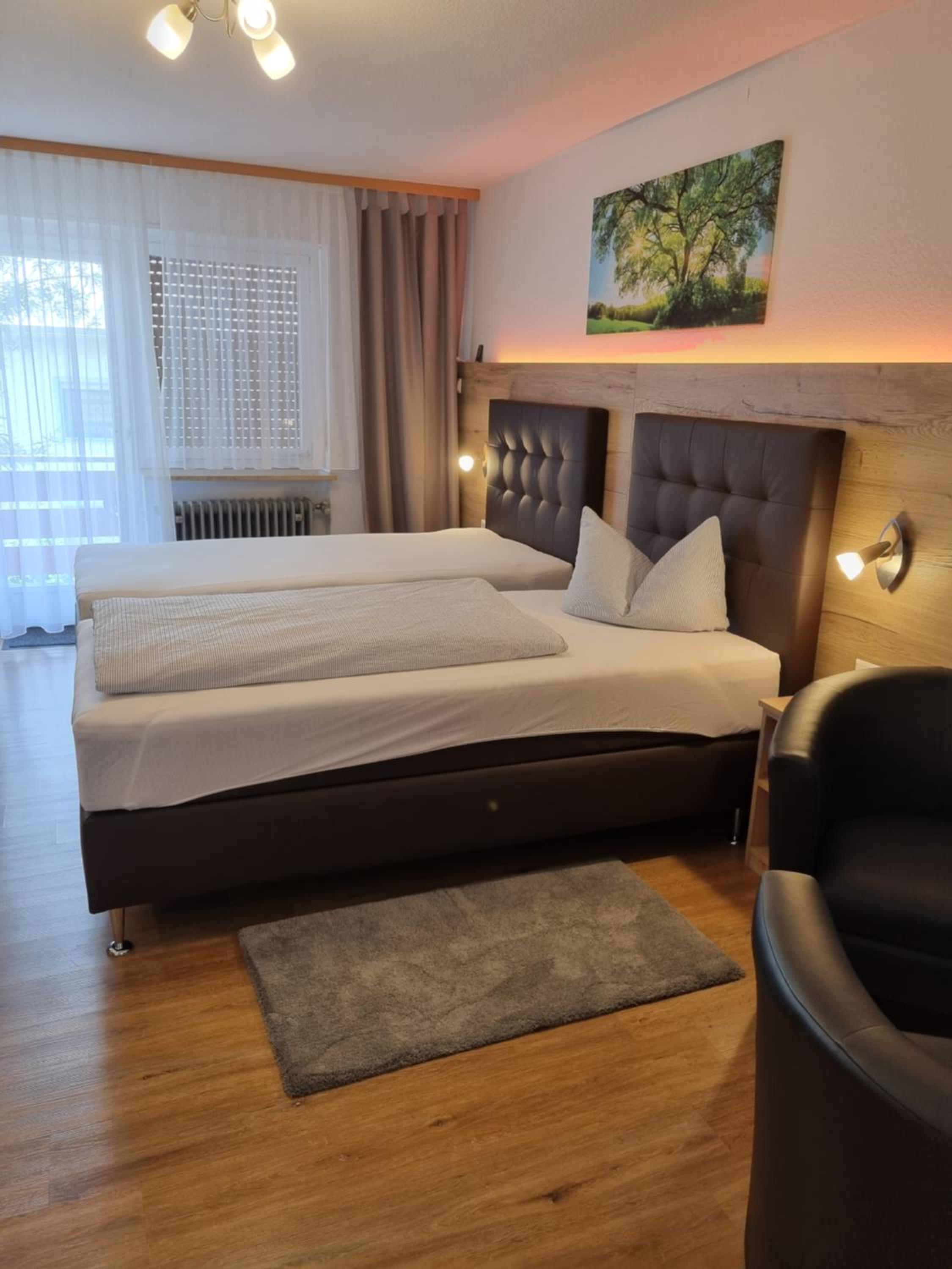 Business Double Room with Balcony - Photo 10