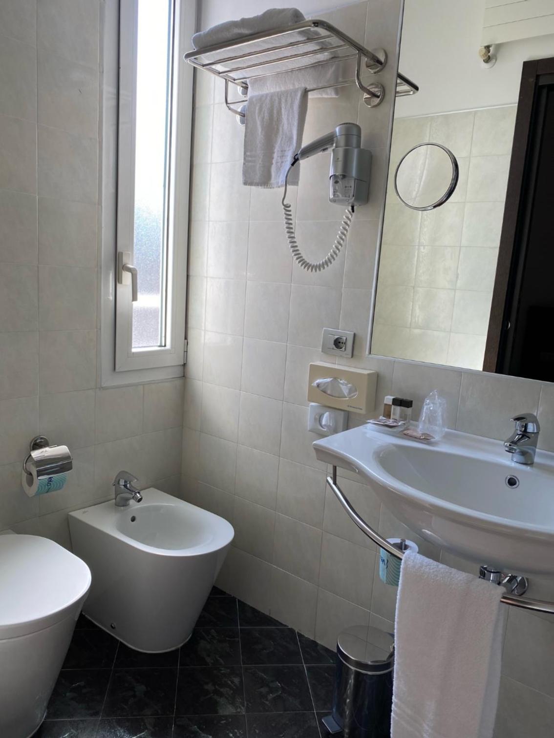 Twin Room - Photo 4