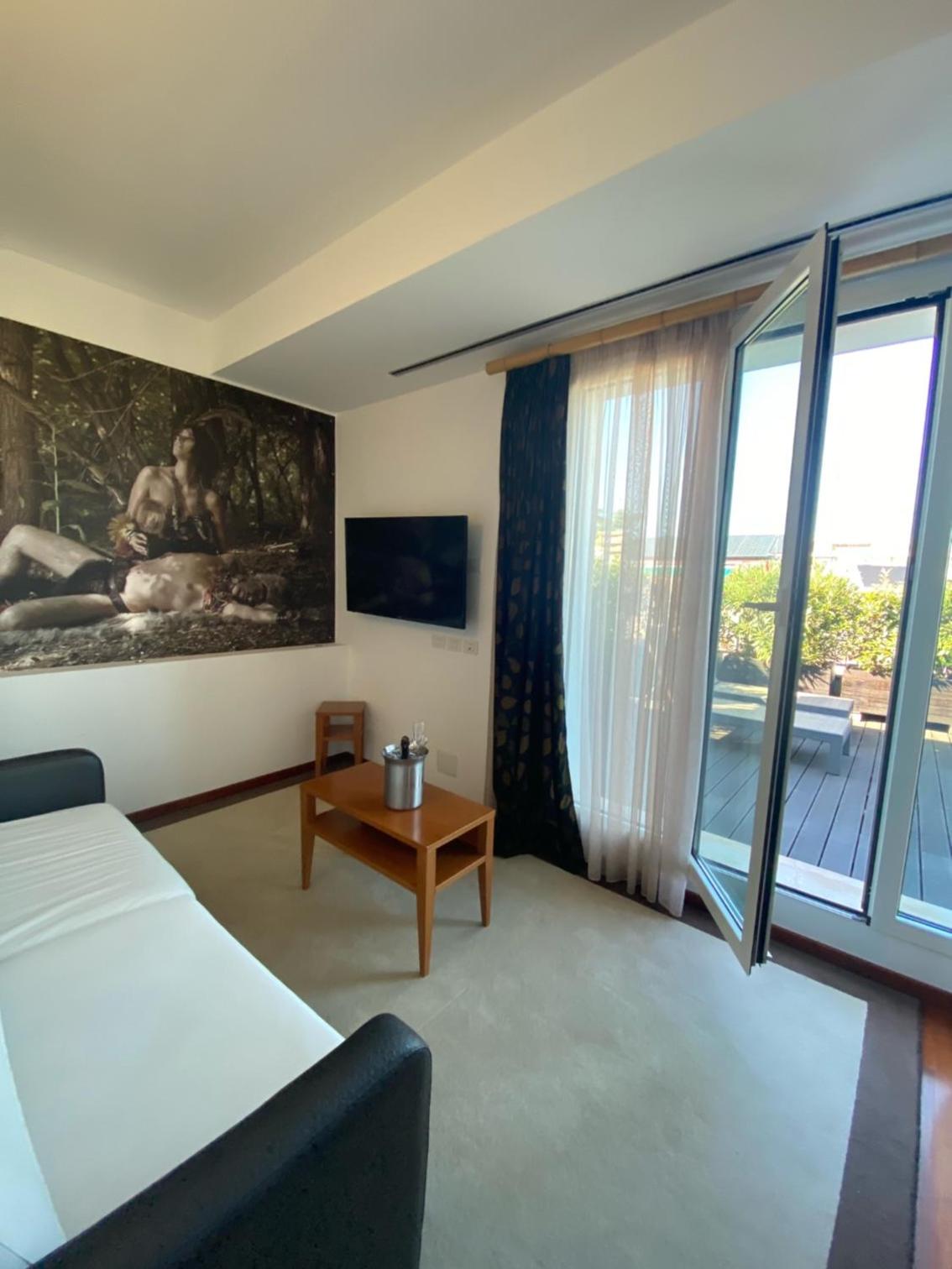 Suite with Terrace - Photo 7