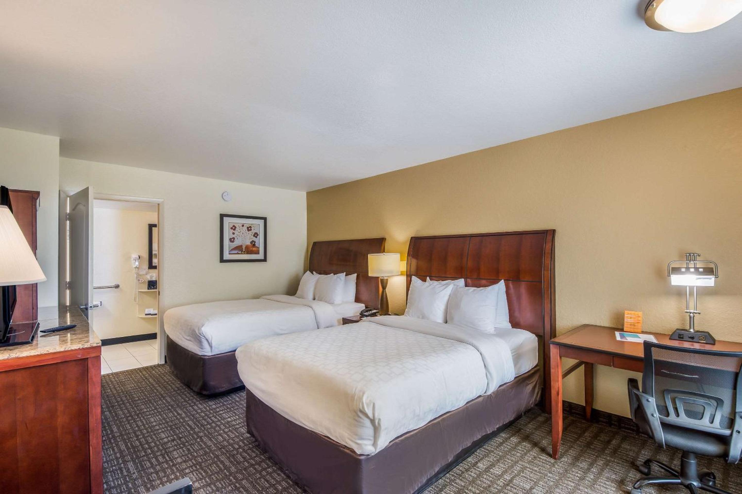 Double Room with Two Double Beds - Non-Smoking - Photo 4