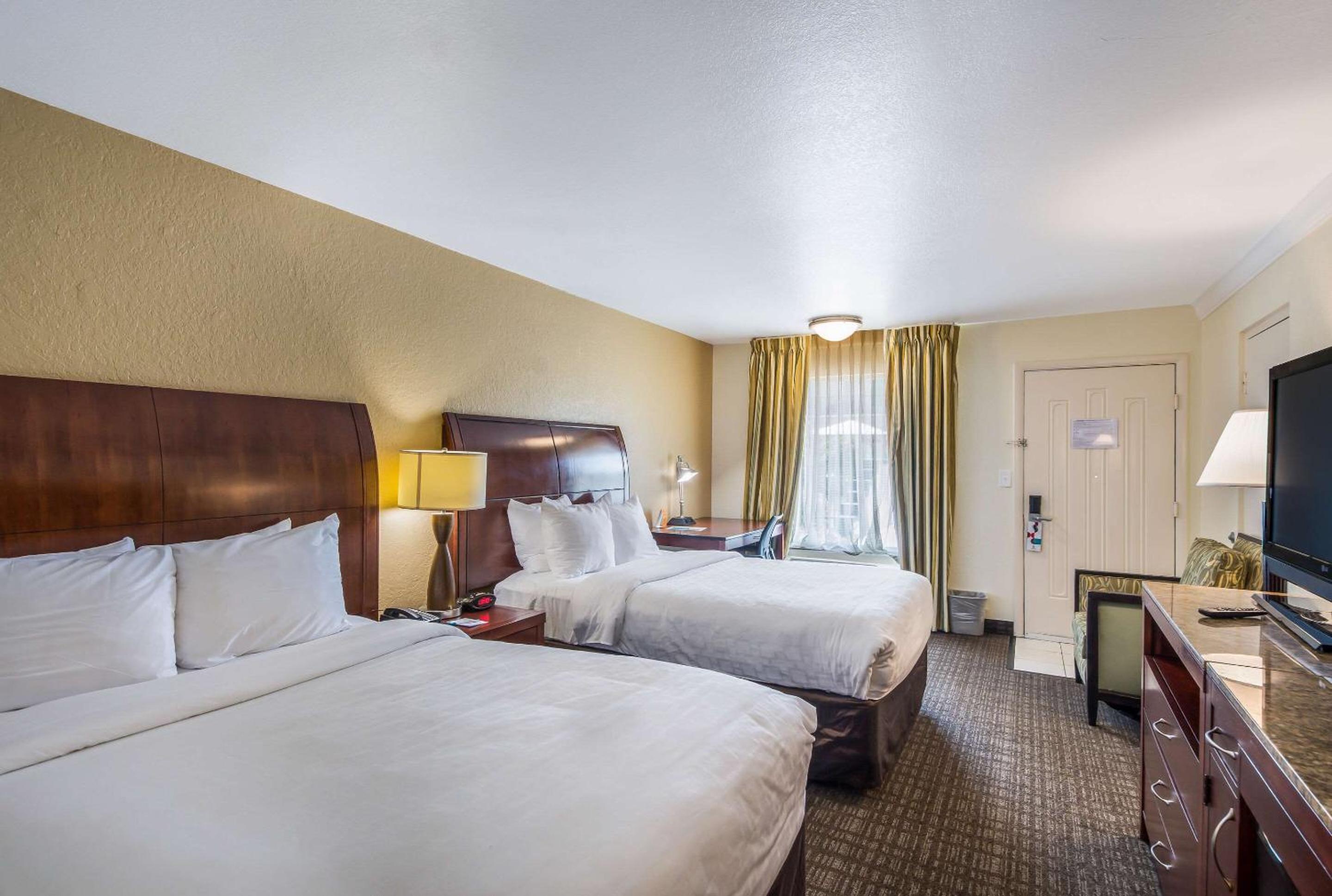 Double Room with Two Double Beds - Non-Smoking - Photo 9