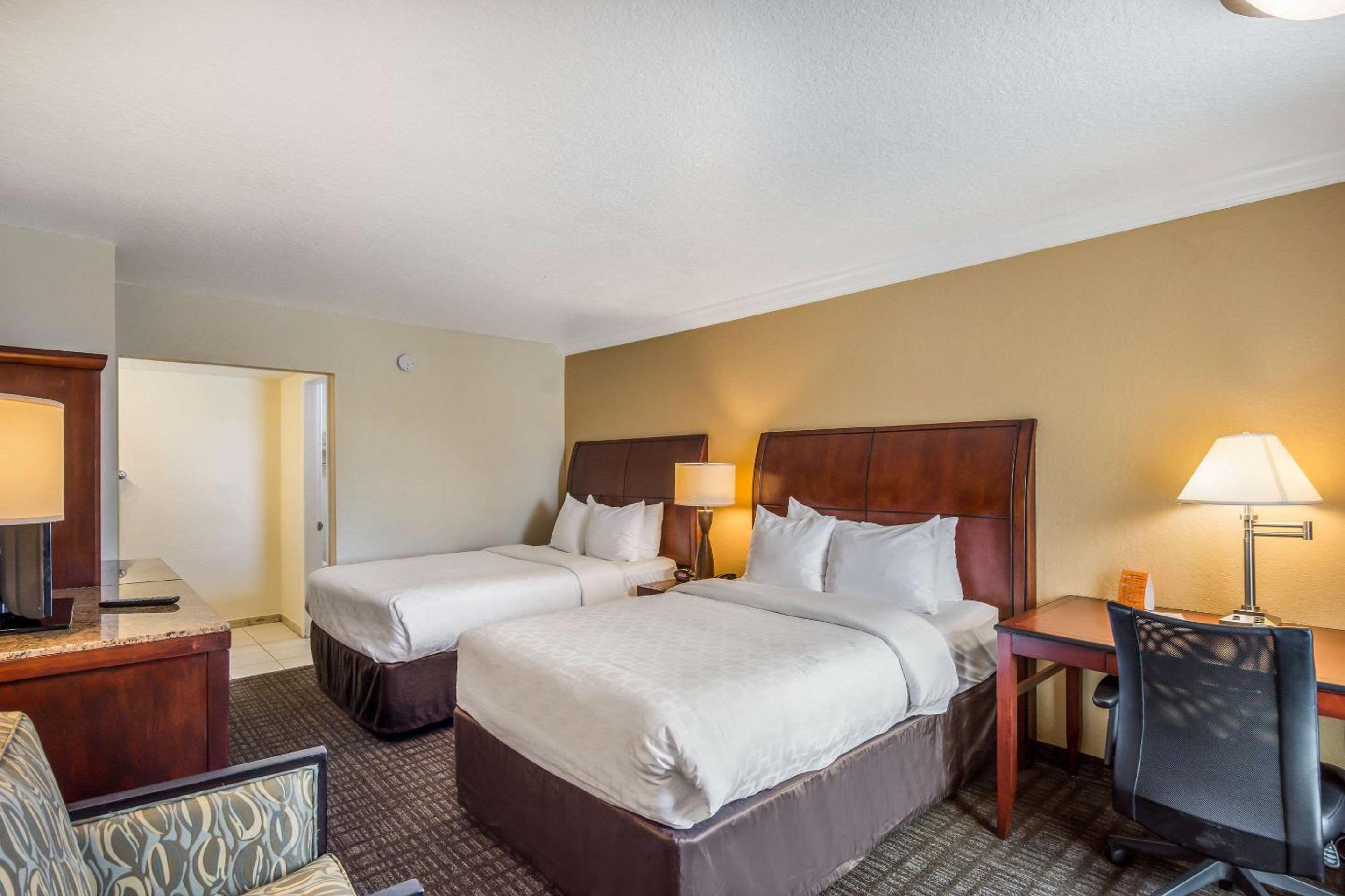 Double Room with Two Double Beds - Non-Smoking - Photo 7