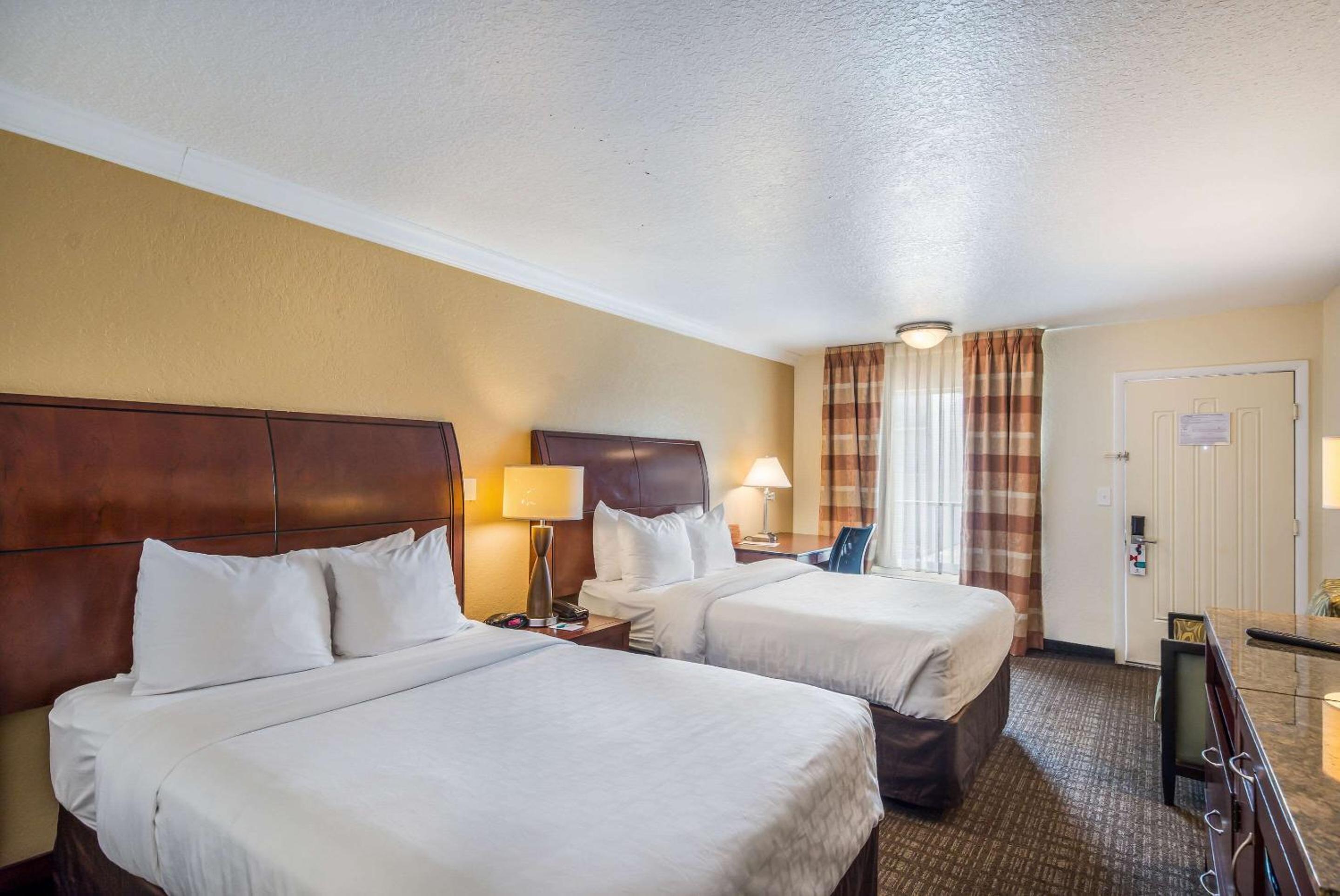 Double Room with Two Double Beds - Non-Smoking - Photo 6