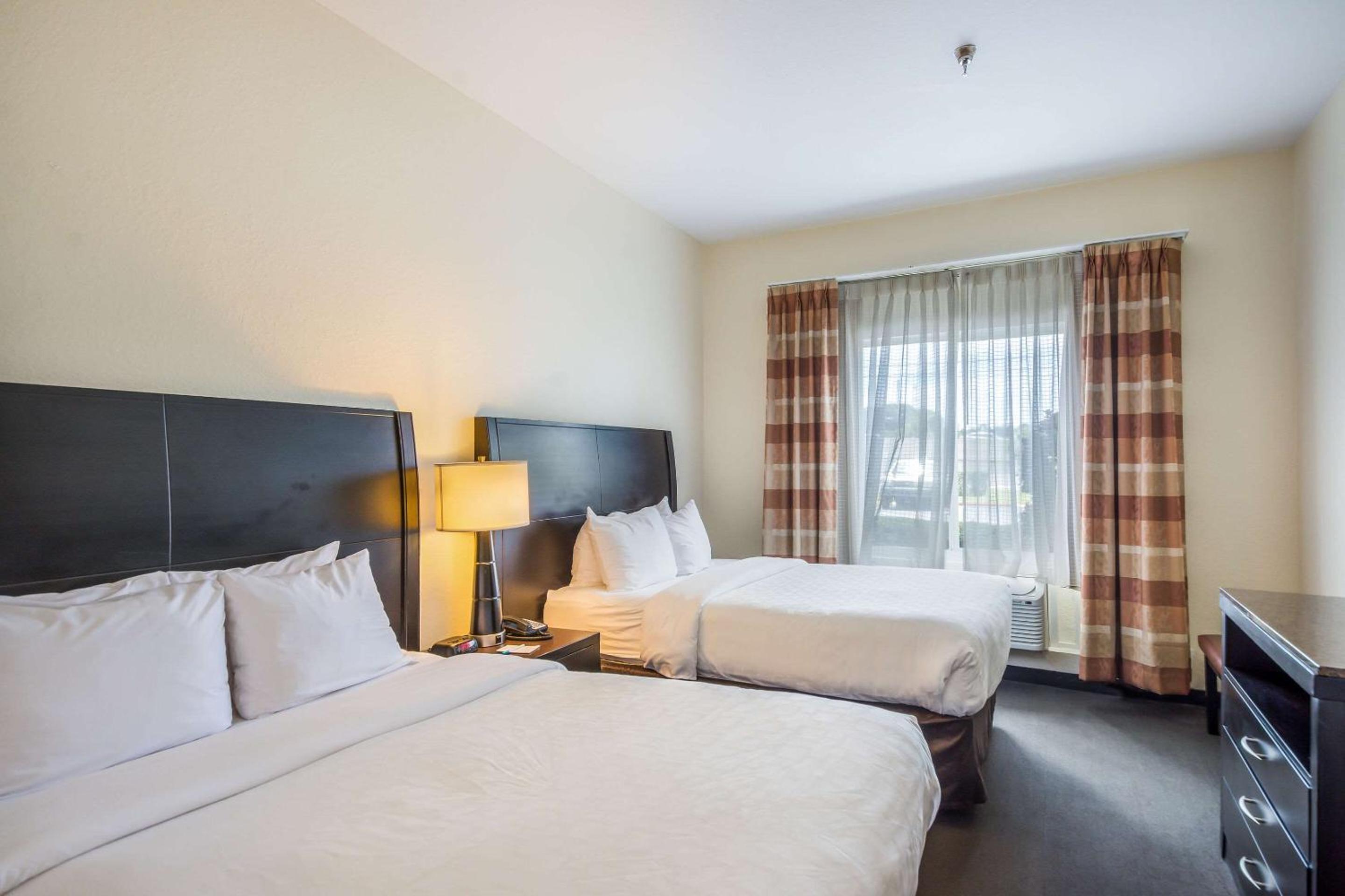 Suite with Two Double Beds - Non-Smoking - Photo 5