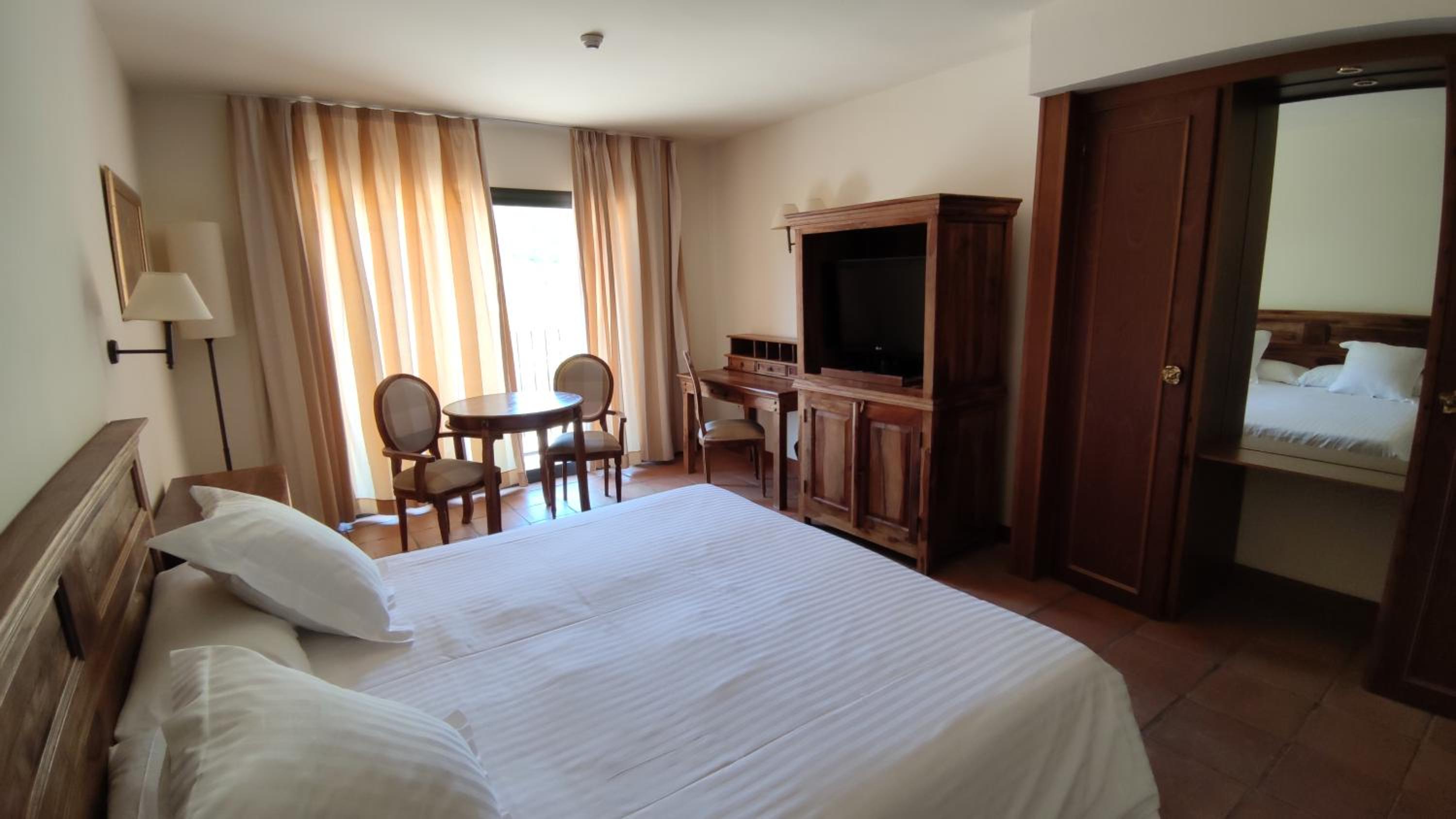 Double or Twin Room - Photo 5