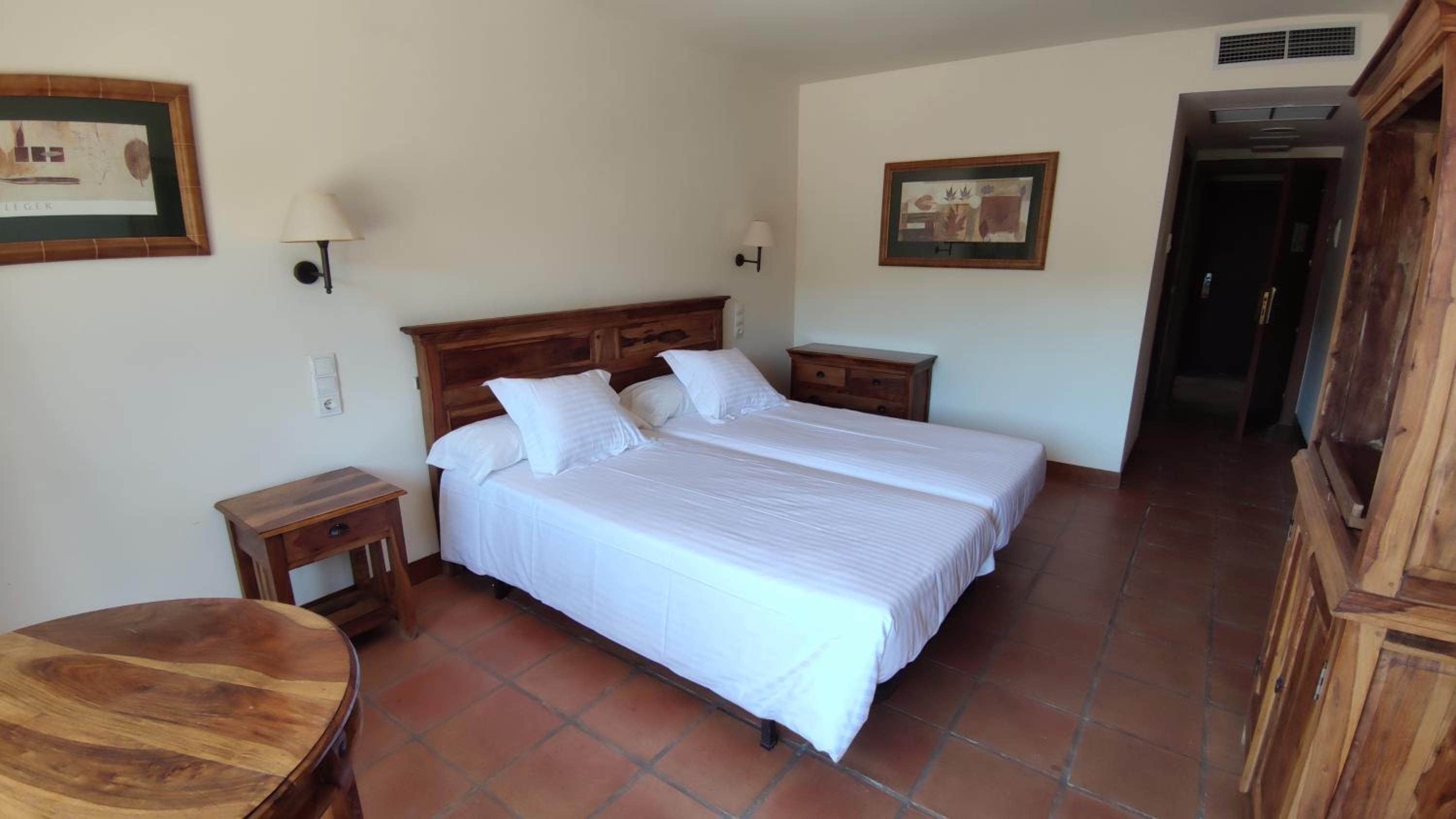 Double or Twin Room - Photo 2