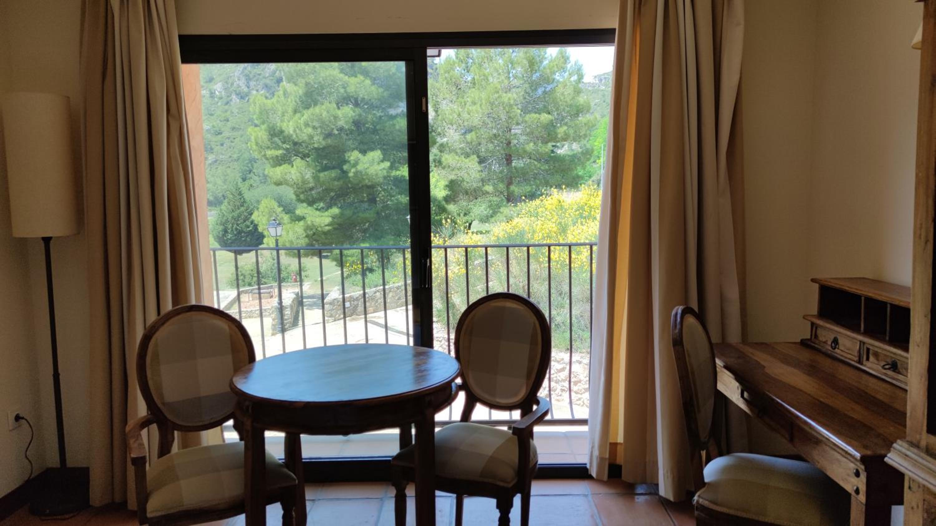 Double or Twin Room - Photo 6