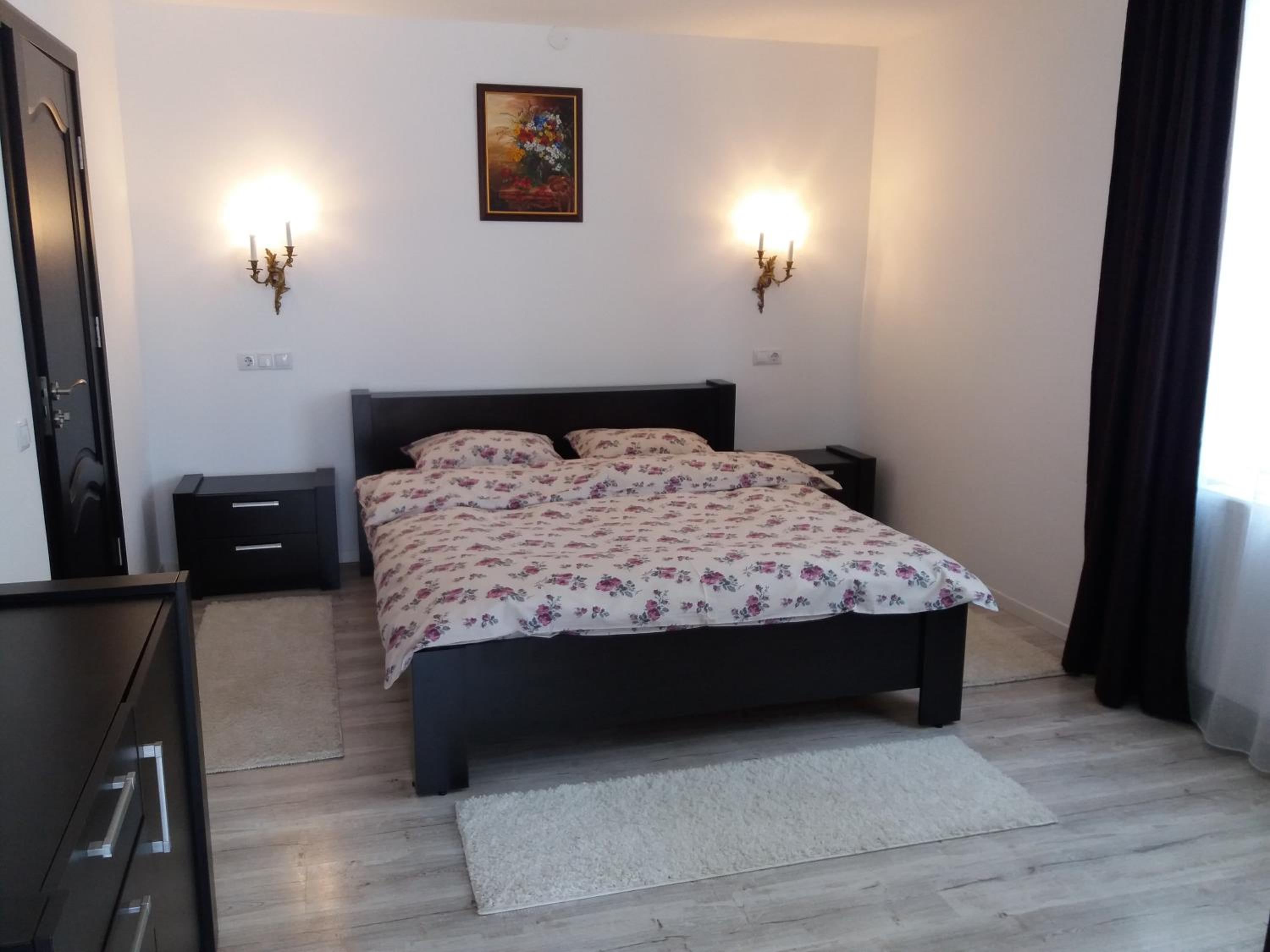 Two-Bedroom Apartment - Photo 3