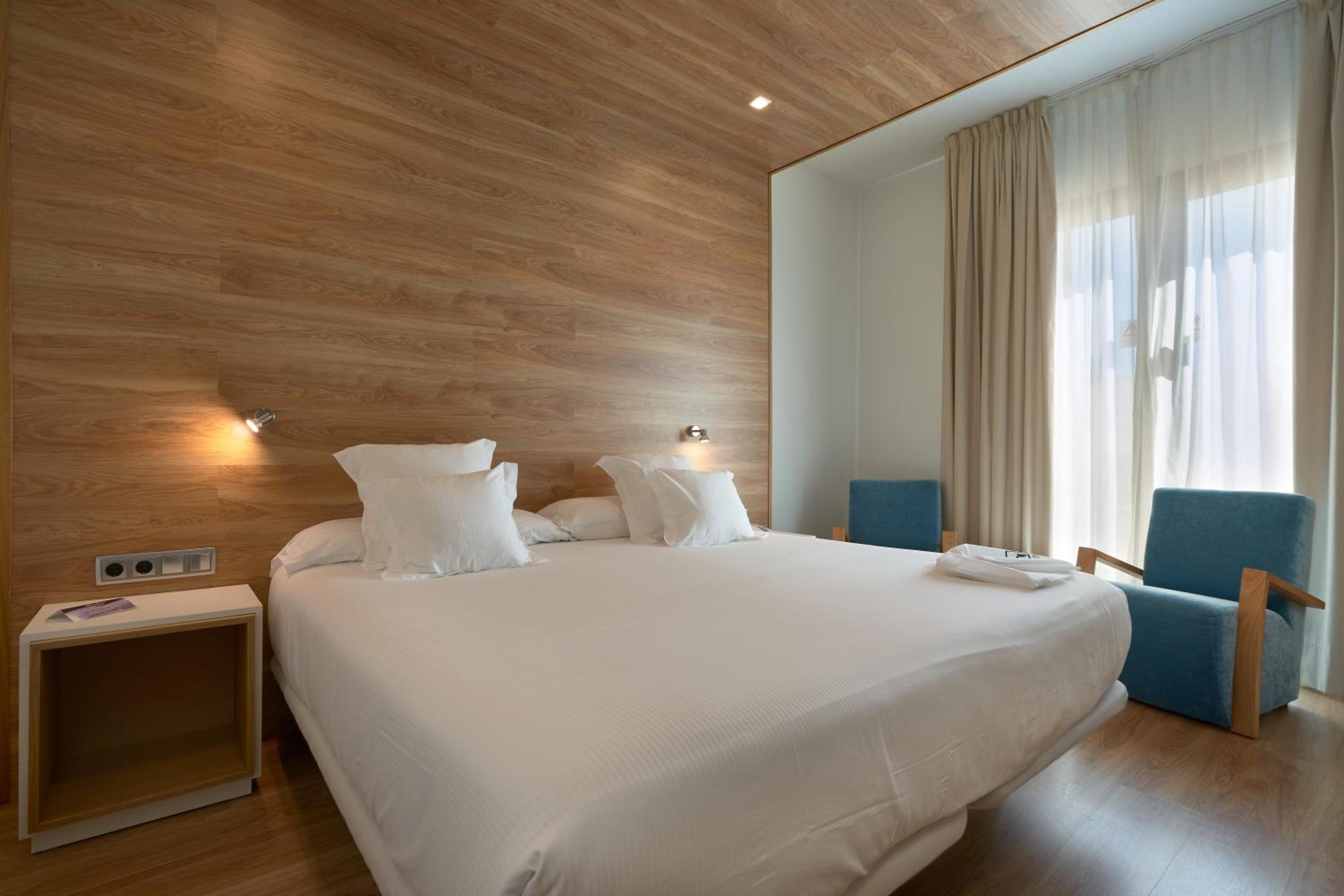 Superior Double or Twin Room - Photo 7
