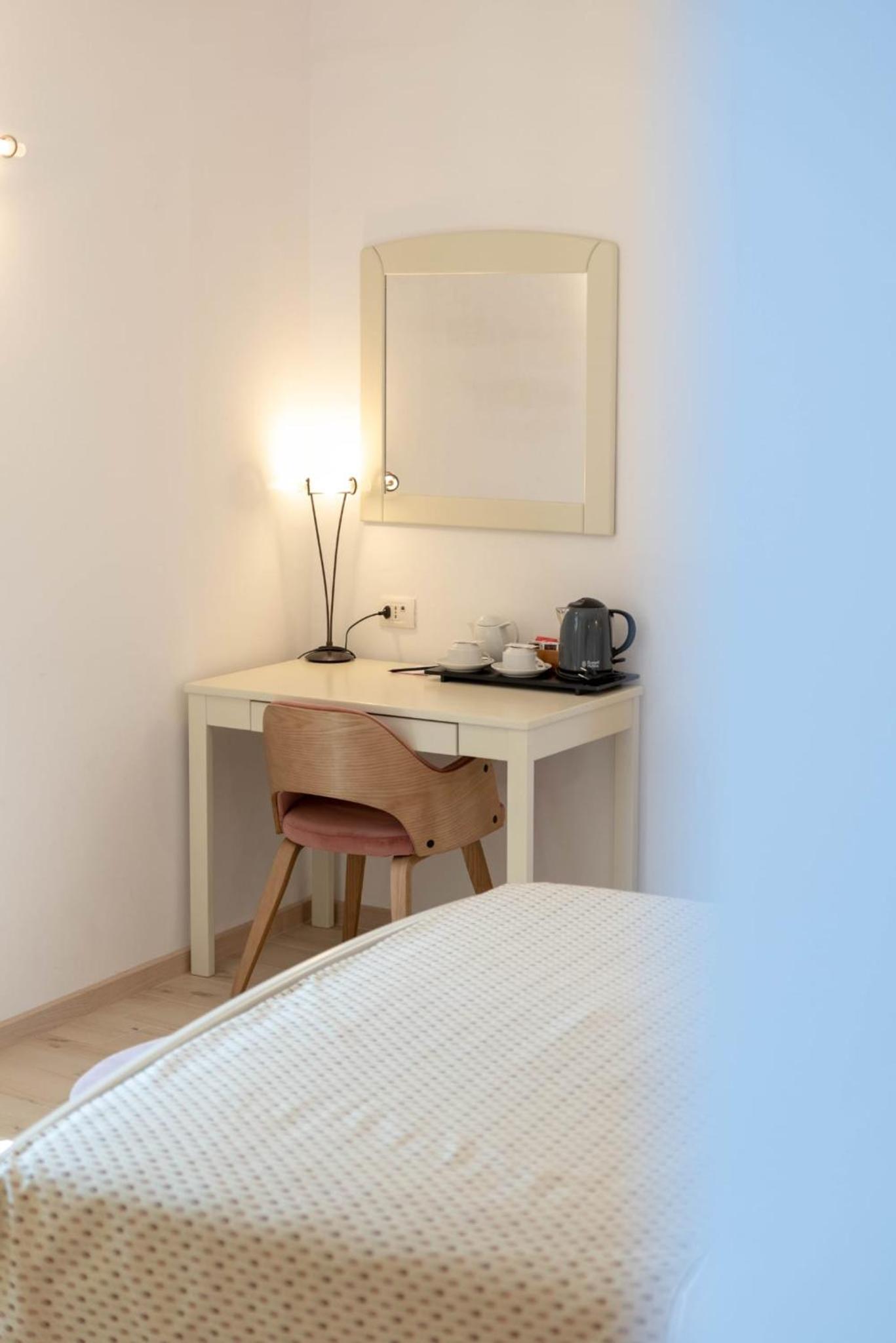 Junior Suite with Sea View - Photo 16