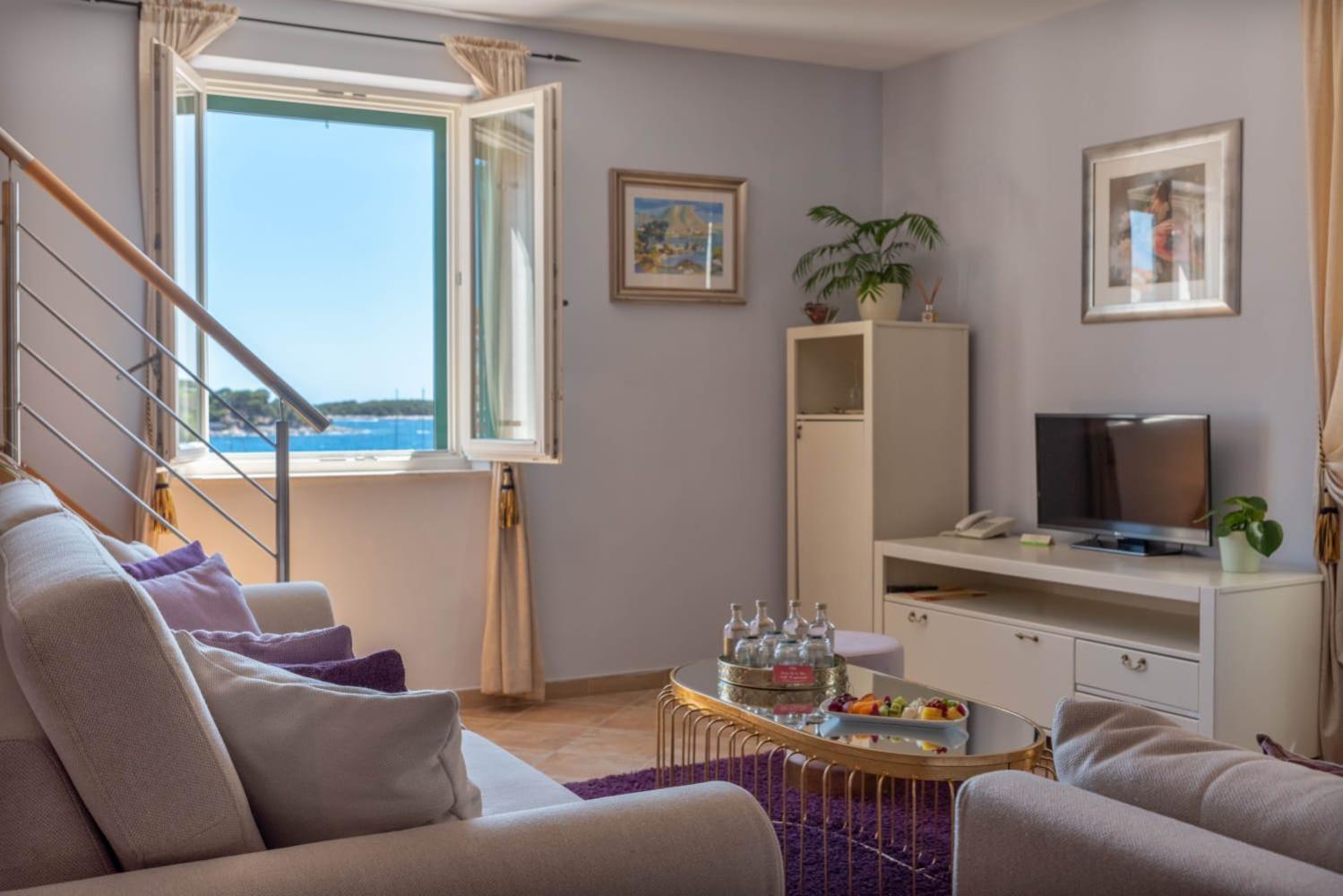 Junior Suite with Sea View - Photo 4