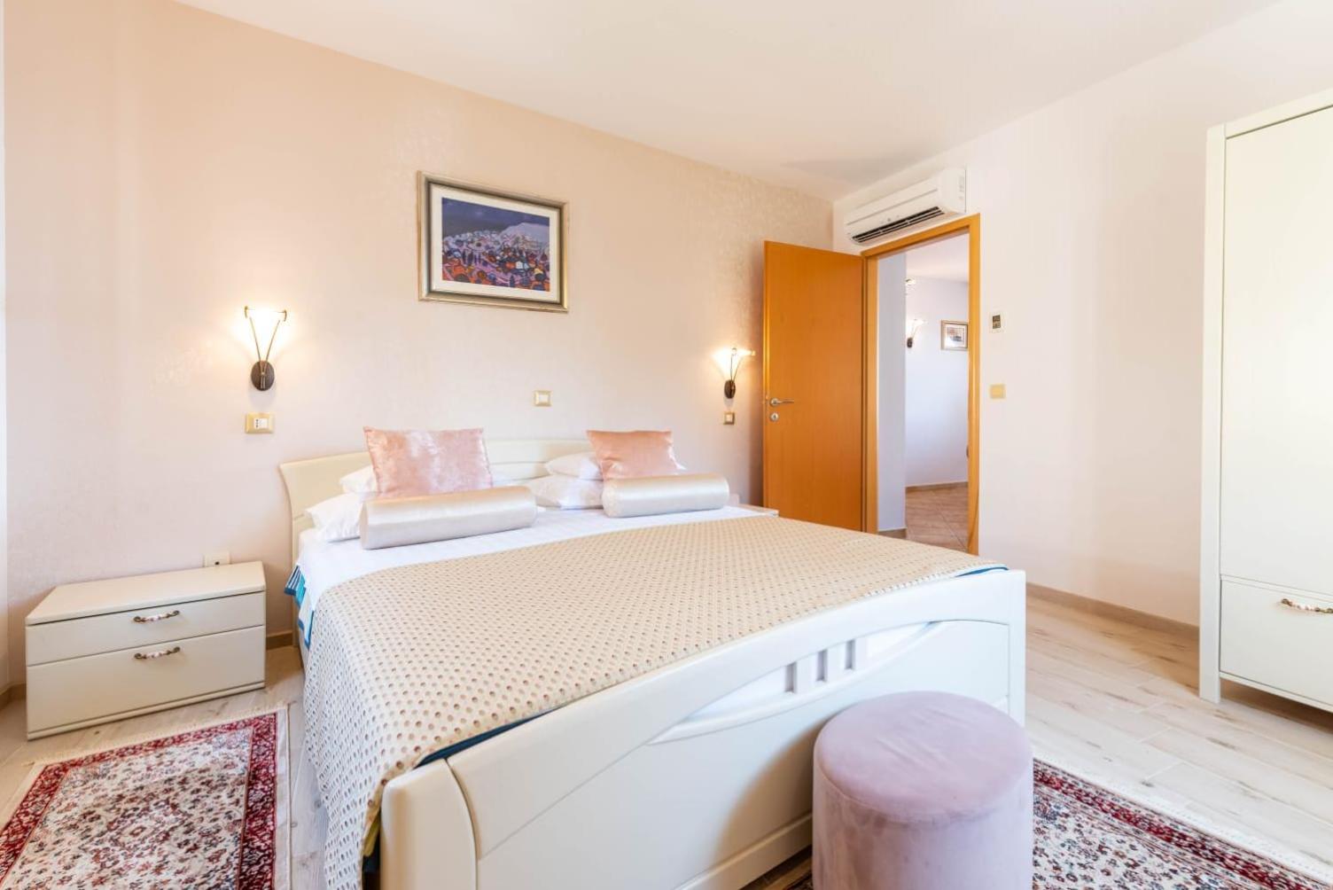 Junior Suite with Sea View - Photo 3
