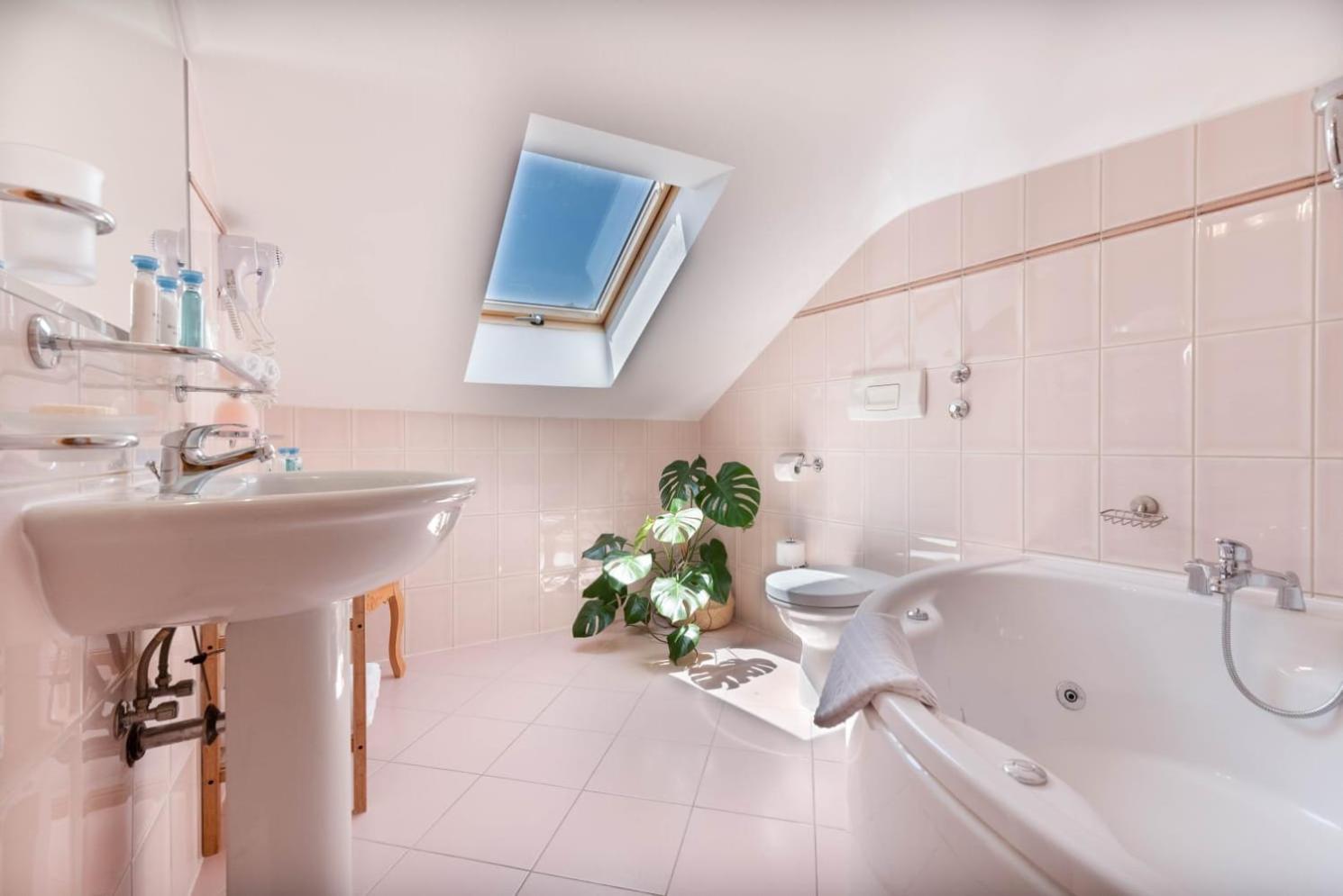 Junior Suite with Sea View - Photo 13