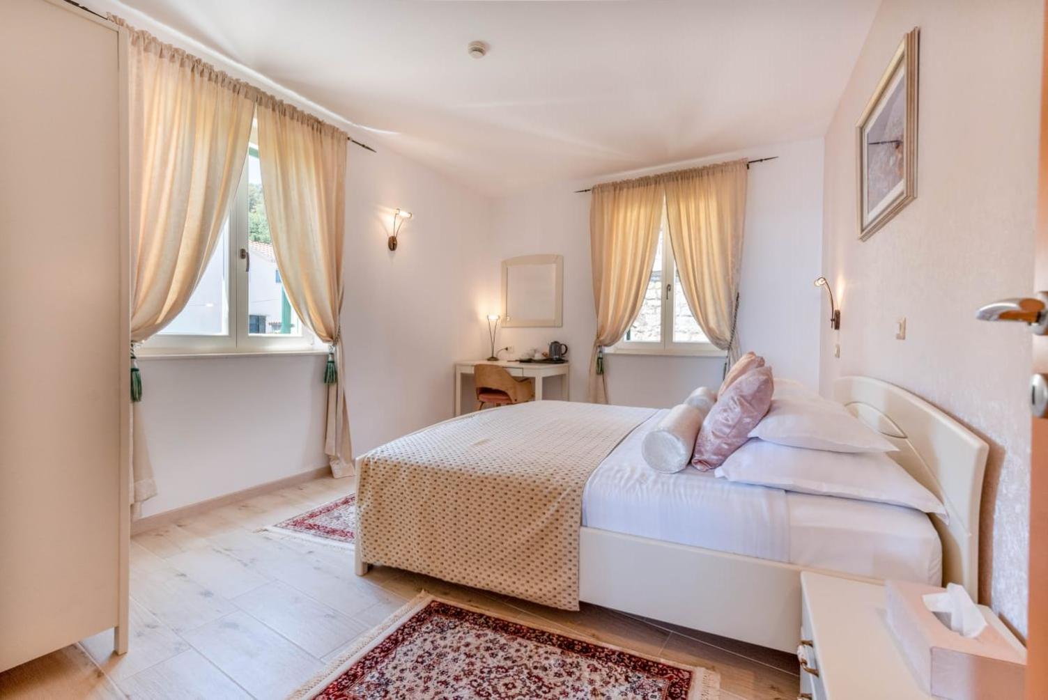 Junior Suite with Sea View - Photo 28