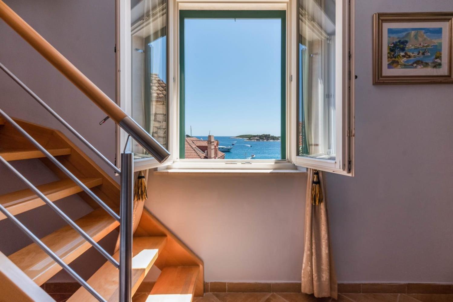 Junior Suite with Sea View - Photo 27