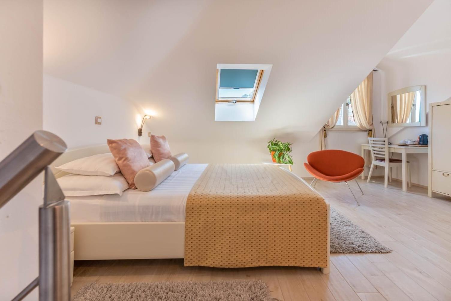 Junior Suite with Sea View - Photo 25