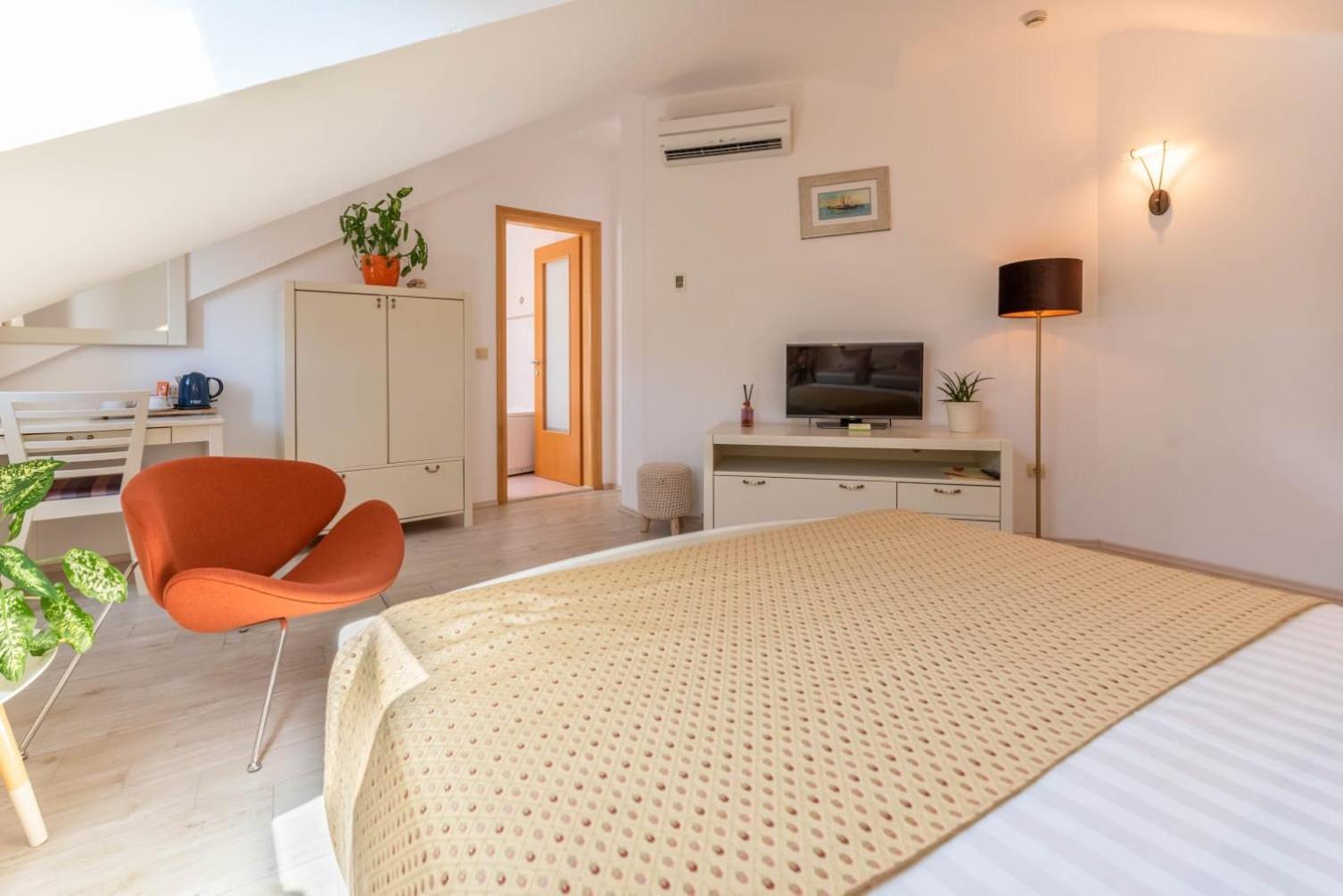 Junior Suite with Sea View - Photo 23