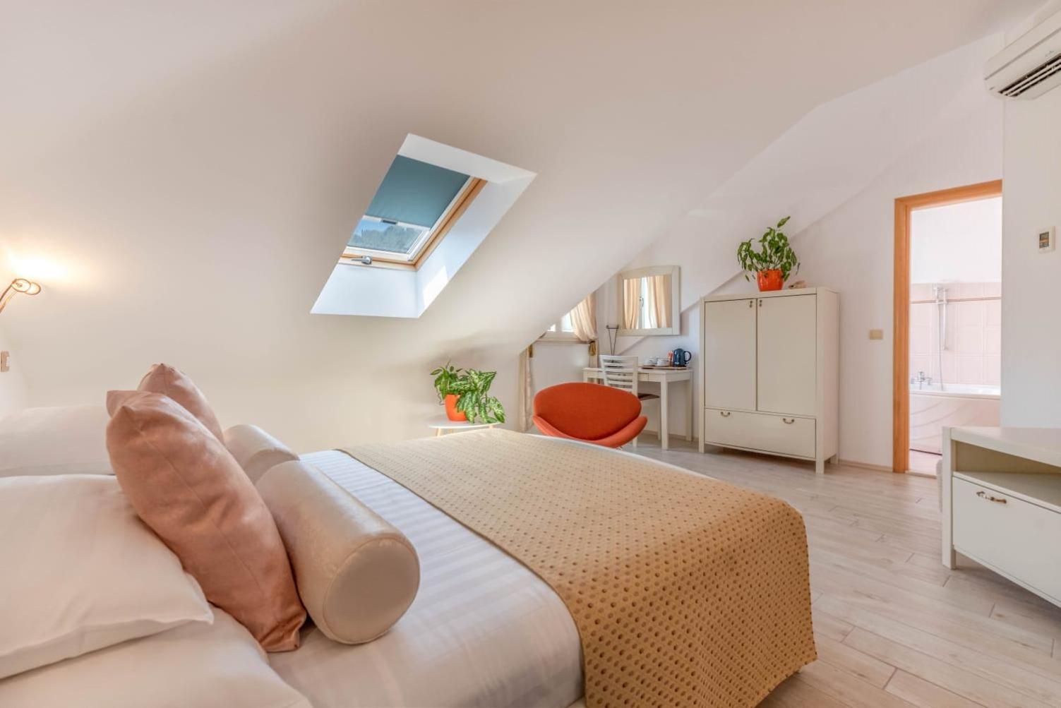 Junior Suite with Sea View - Photo 20
