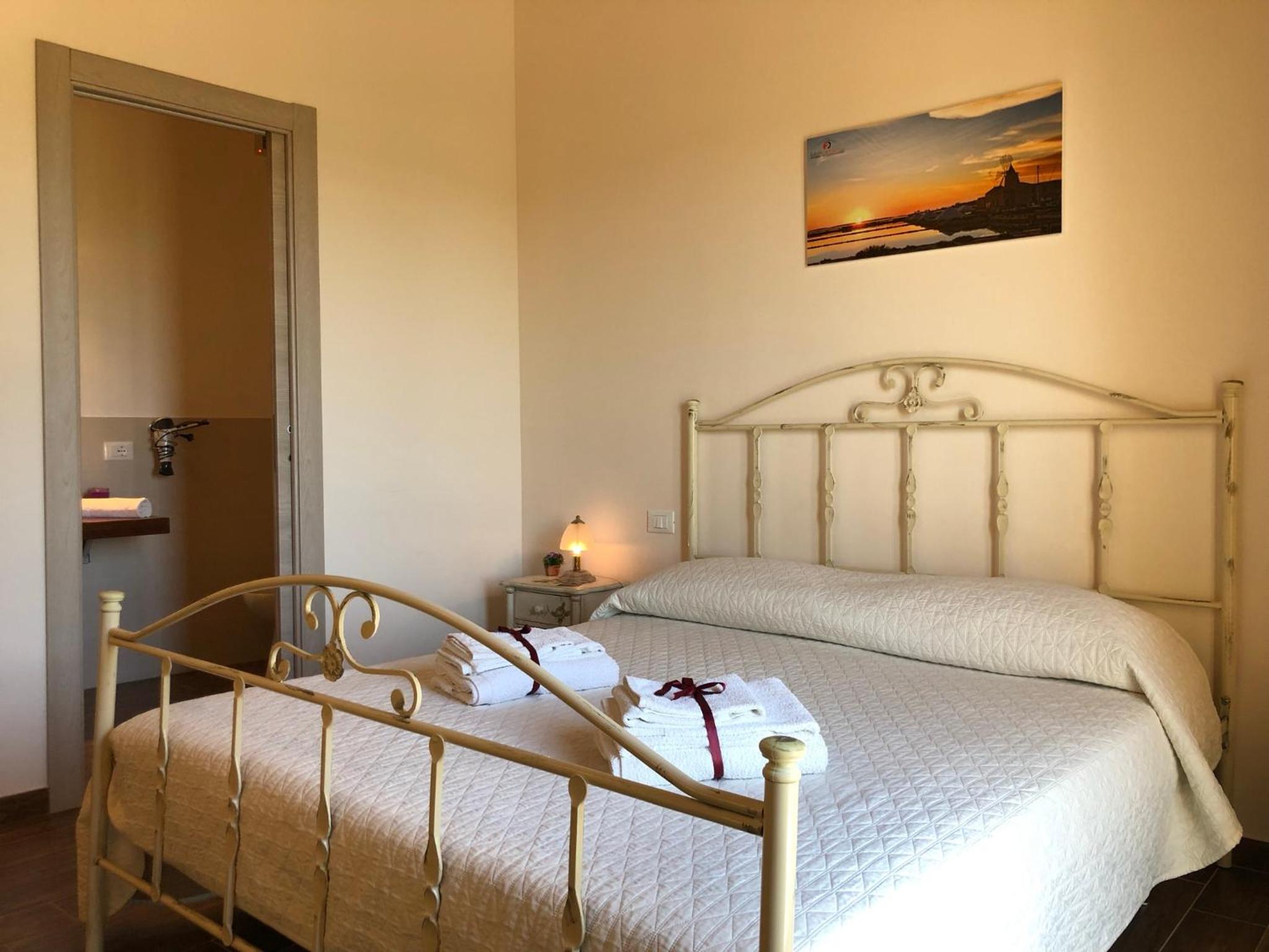 Deluxe Double Room with Balcony photo 2