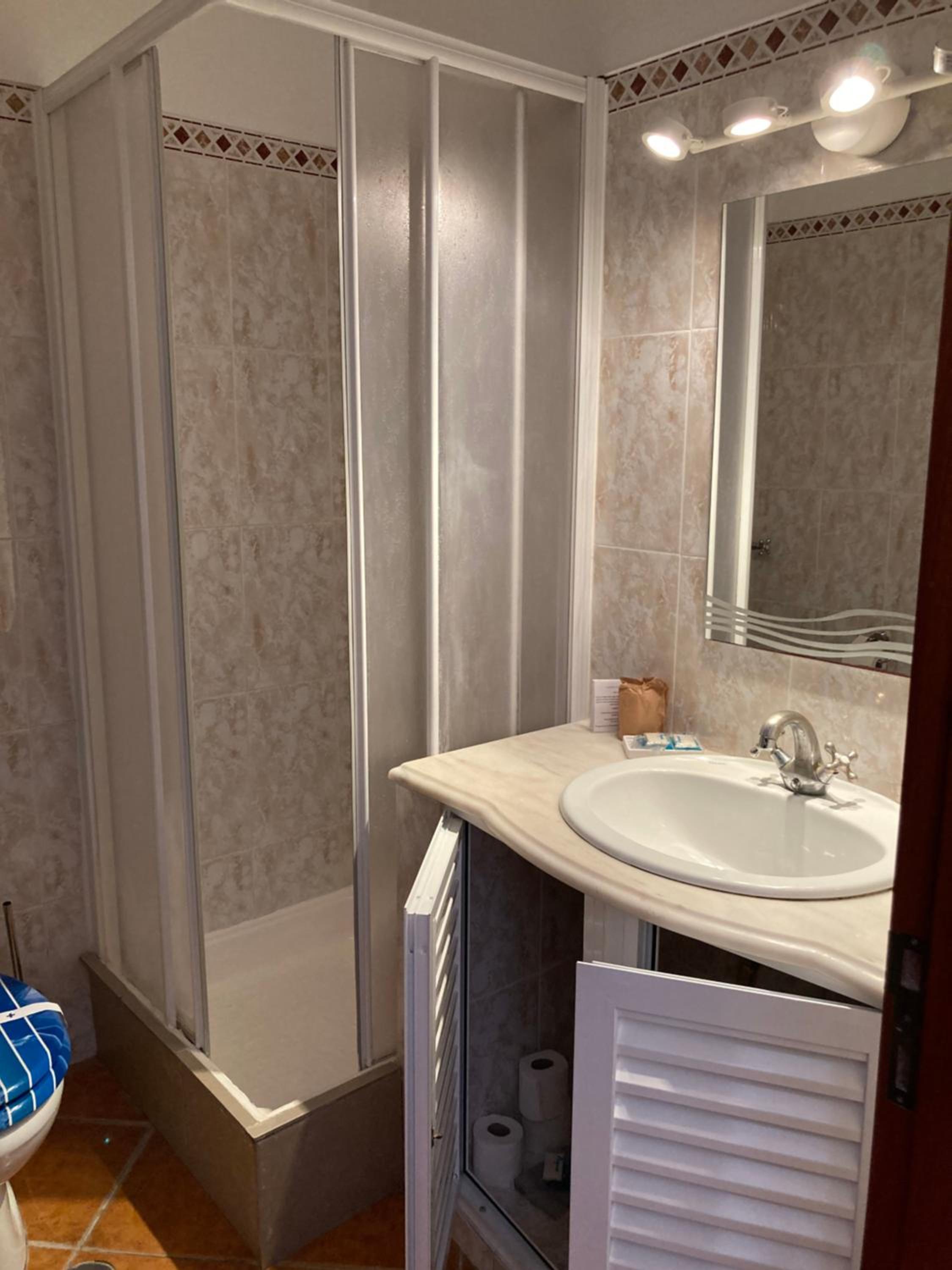 Double Room - Photo 5