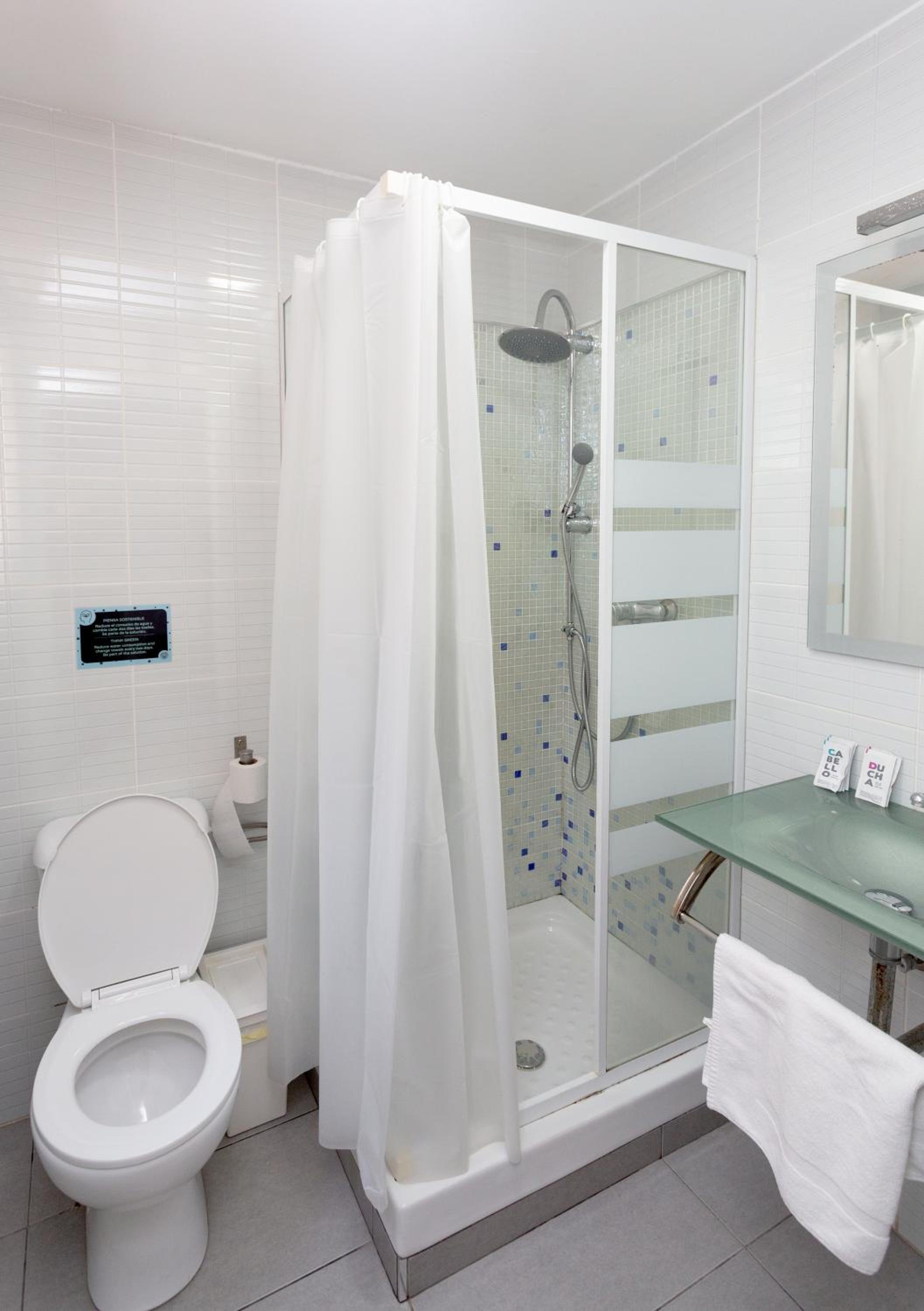 Triple Room with Private Bathroom photo 3