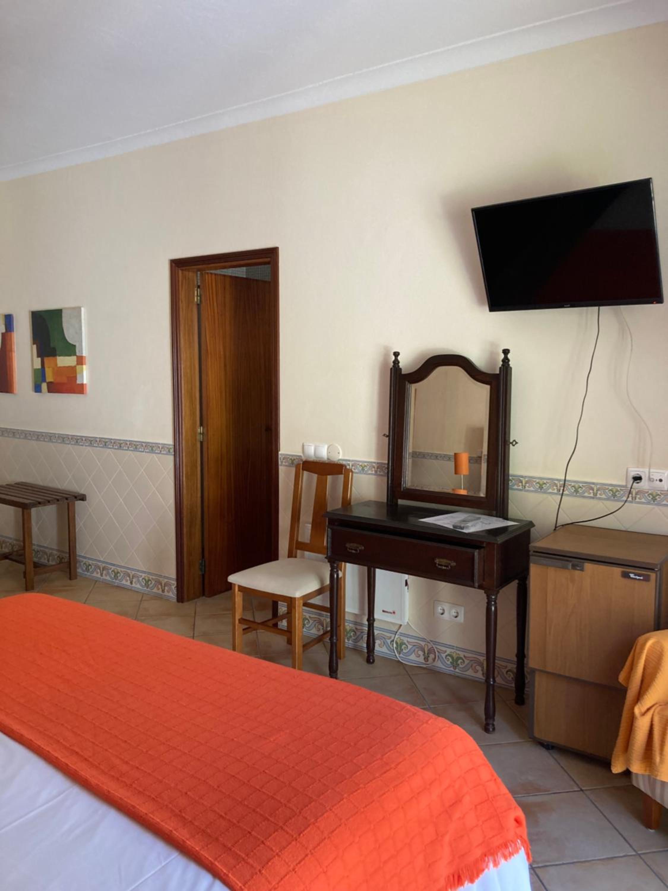 Double Room - Photo 12