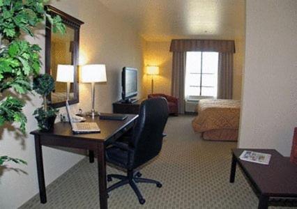 King Suite - Non-Smoking - Photo 3