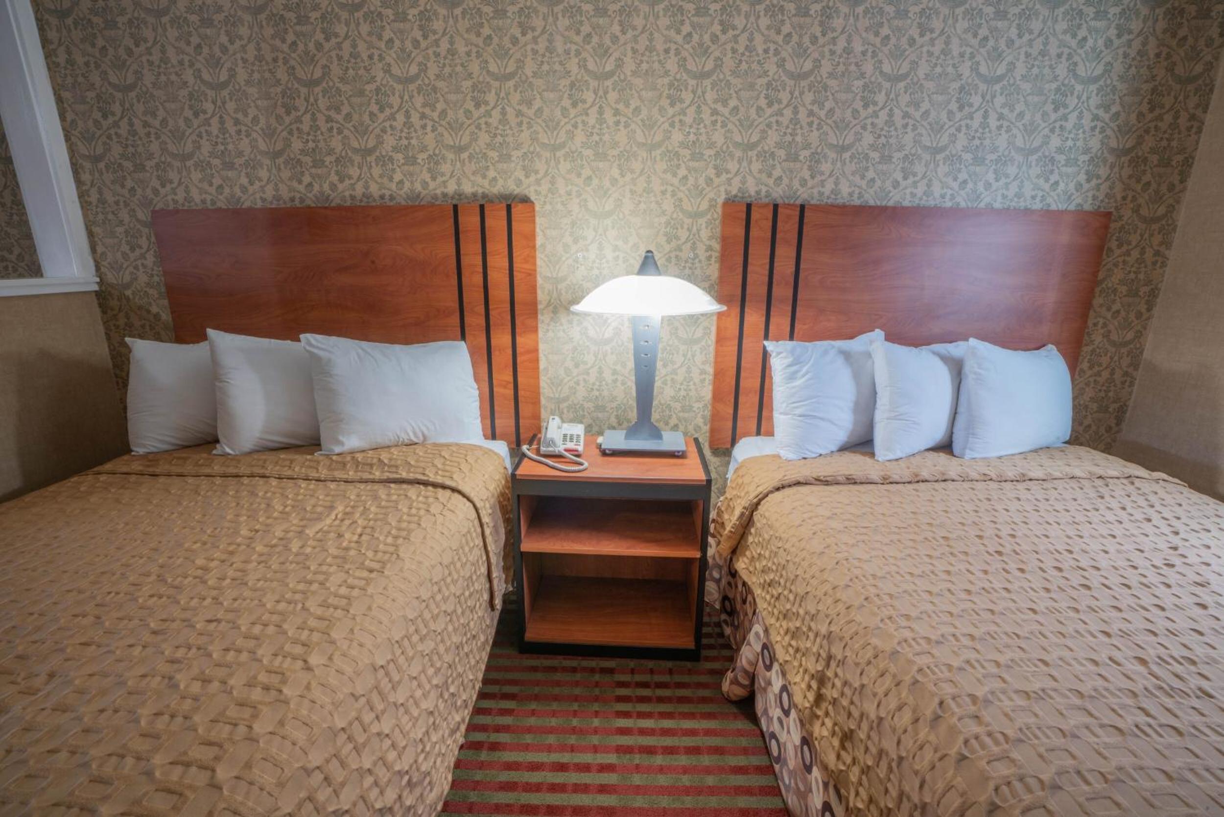 Suite room With Two Queen Beds(Non-Smoking) - Photo 1