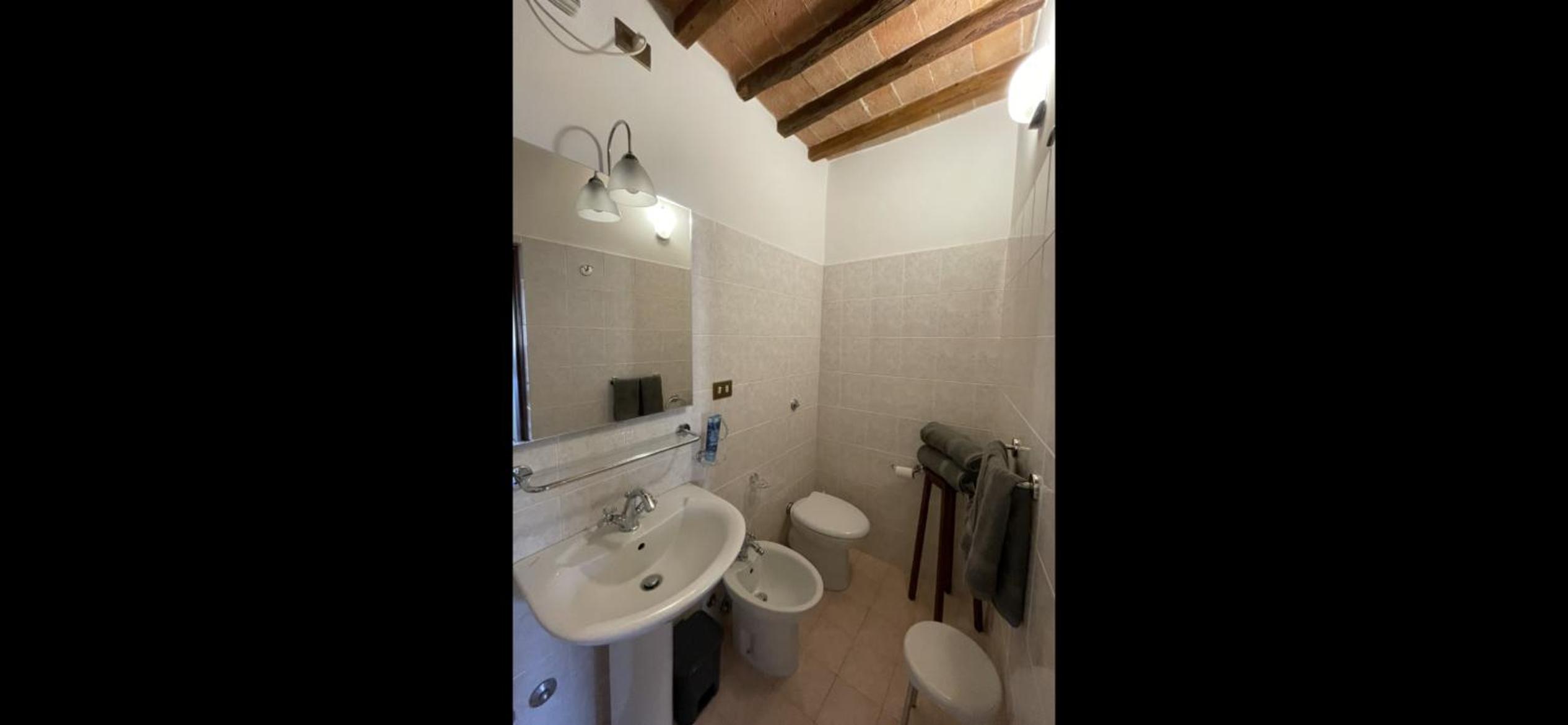 Two-Bedroom House - Photo 22