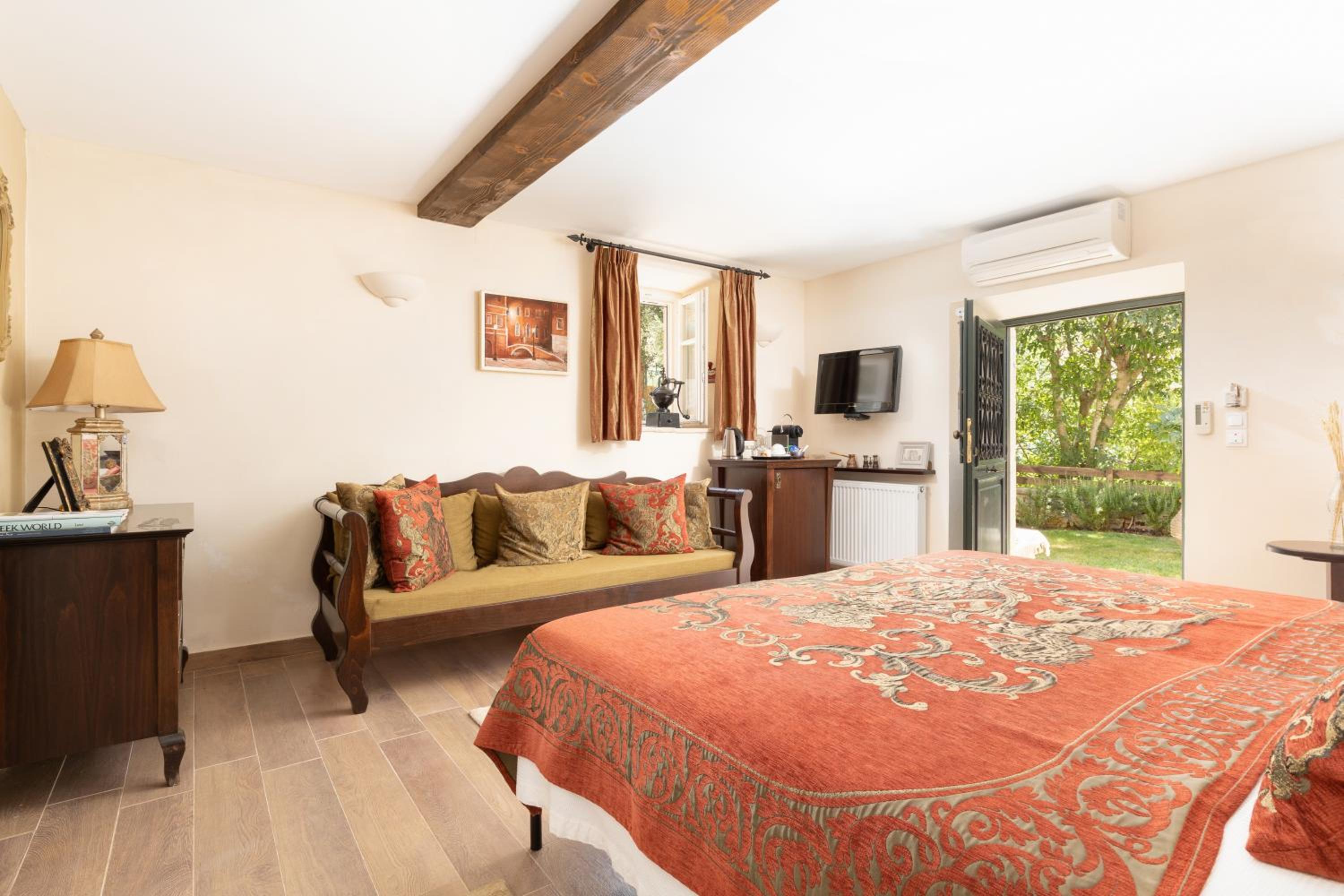 Deluxe Double or Twin Room with Garden View photo 2